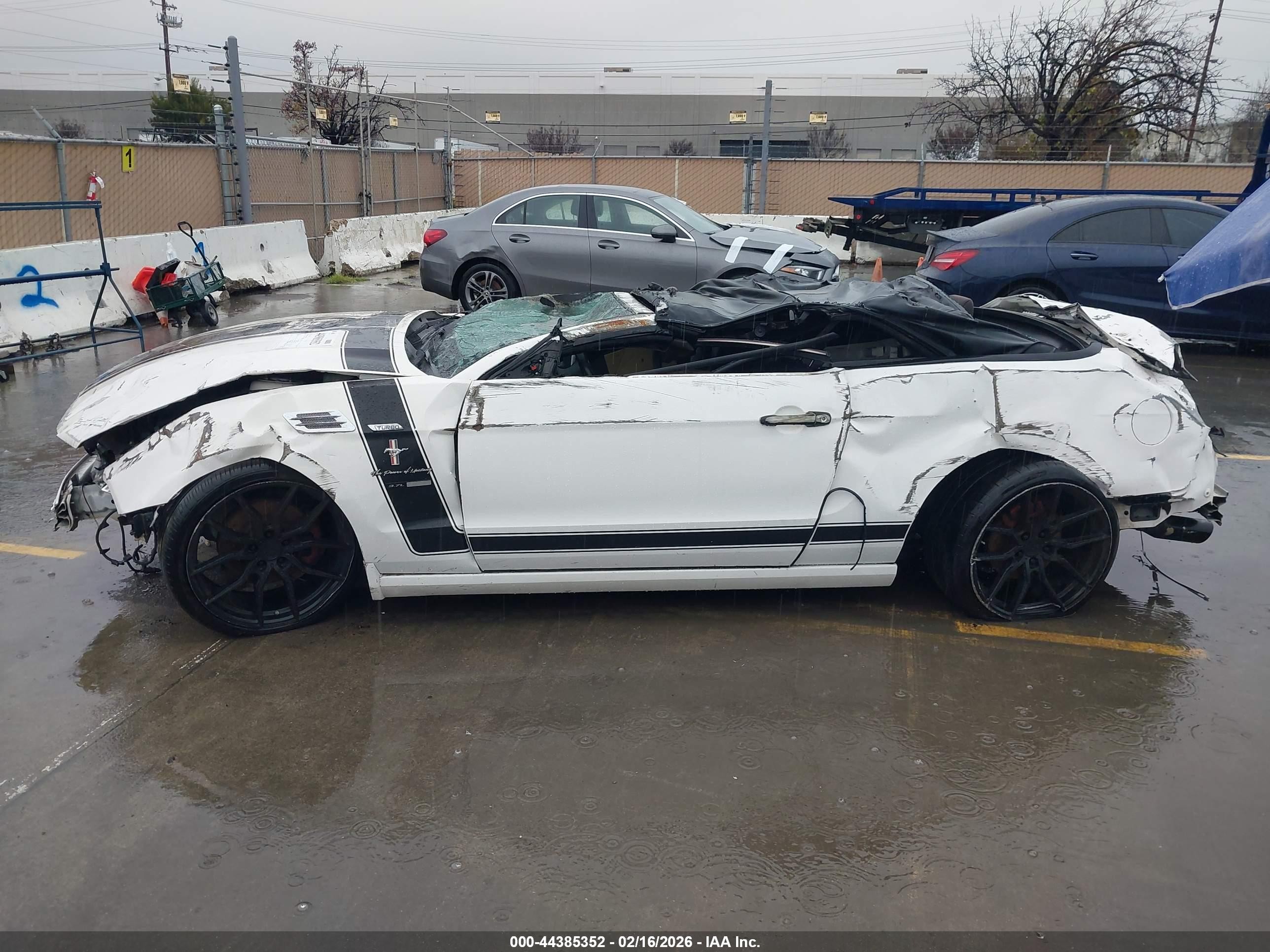 2013 Ford Mustang V6 White vin: 1ZVBP8EM2D5203685