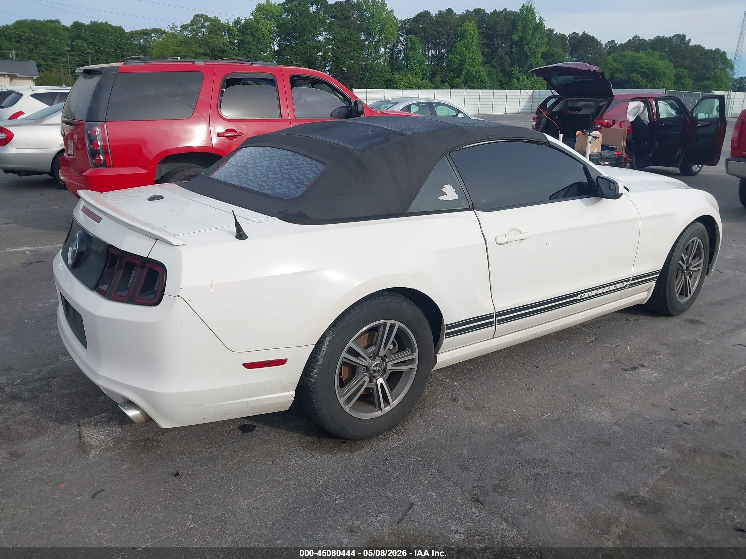 2013 Ford Mustang V6 Premium White vin: 1ZVBP8EM2D5213956