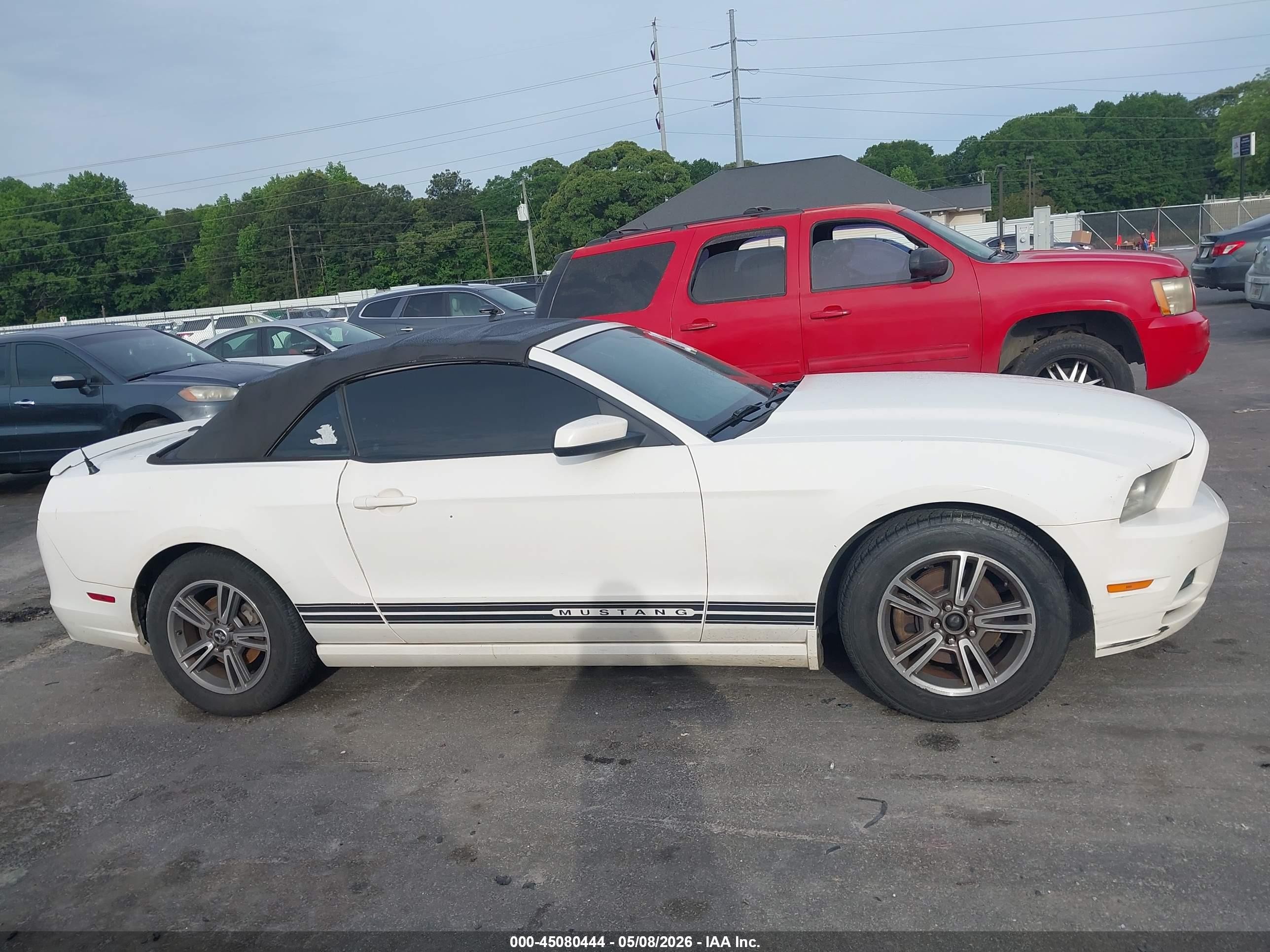 2013 Ford Mustang V6 Premium White vin: 1ZVBP8EM2D5213956