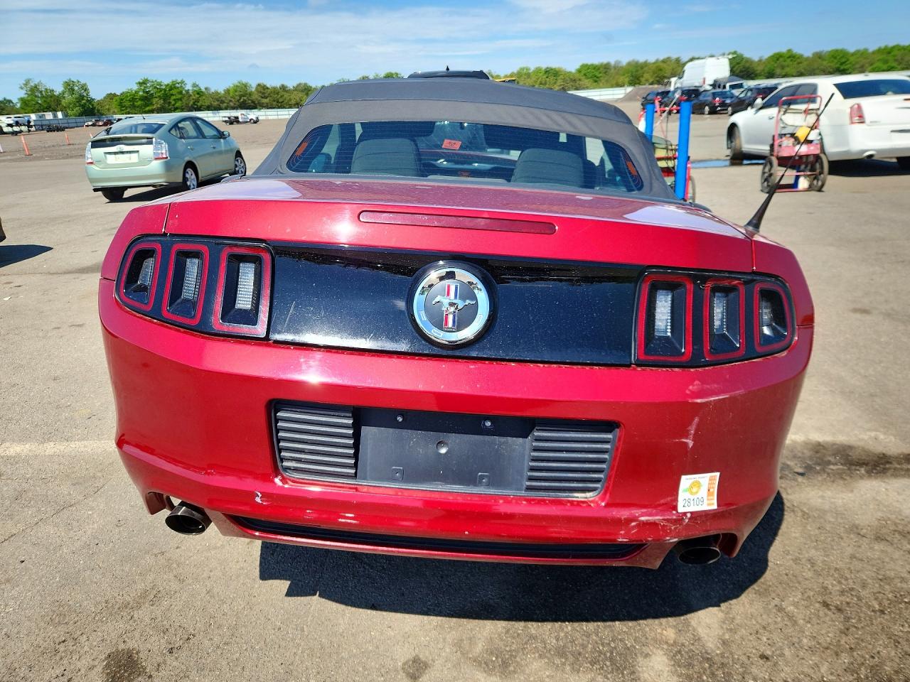 2014 Ford Mustang Red vin: 1ZVBP8EM2E5205499