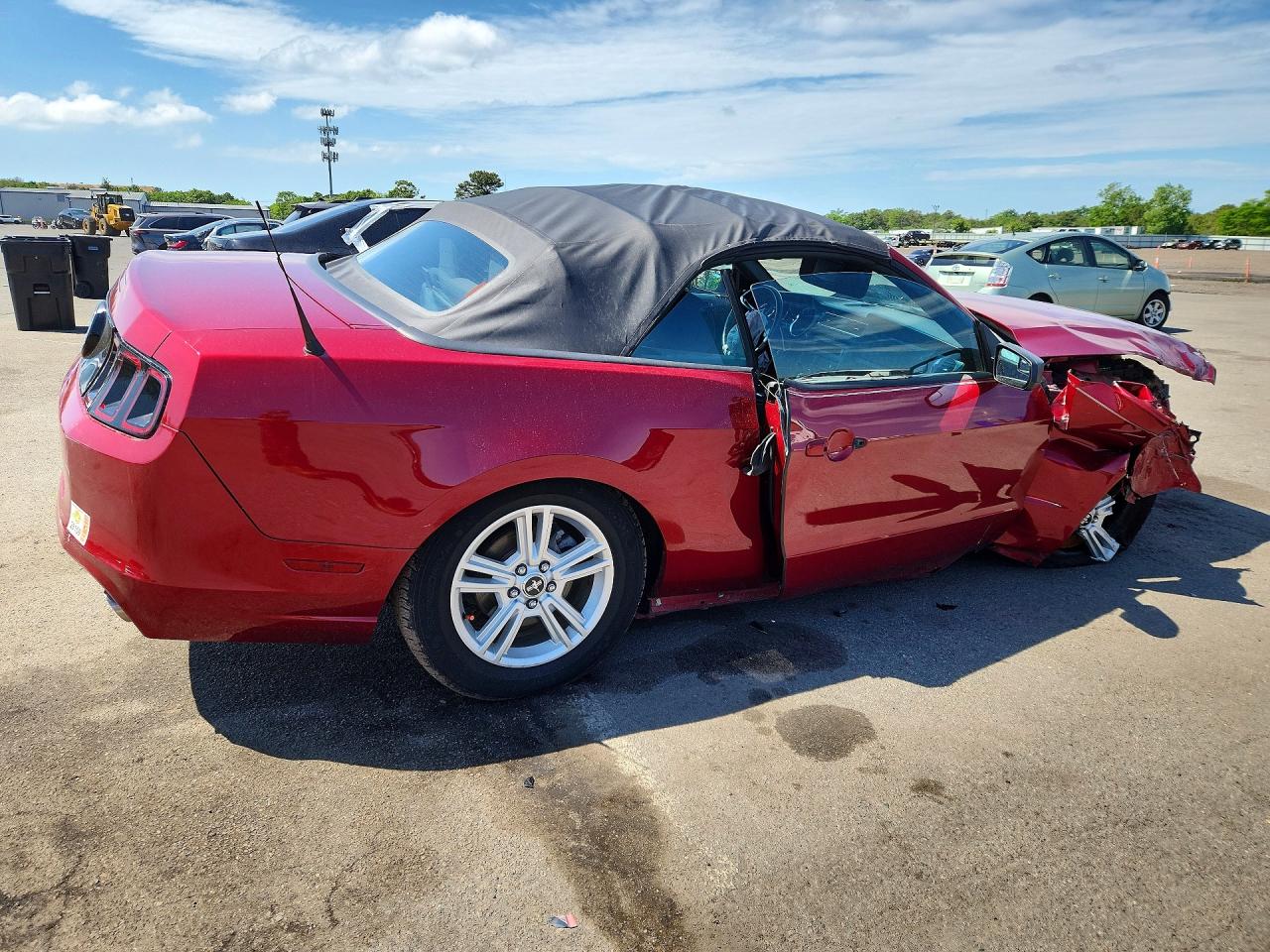 2014 Ford Mustang Red vin: 1ZVBP8EM2E5205499