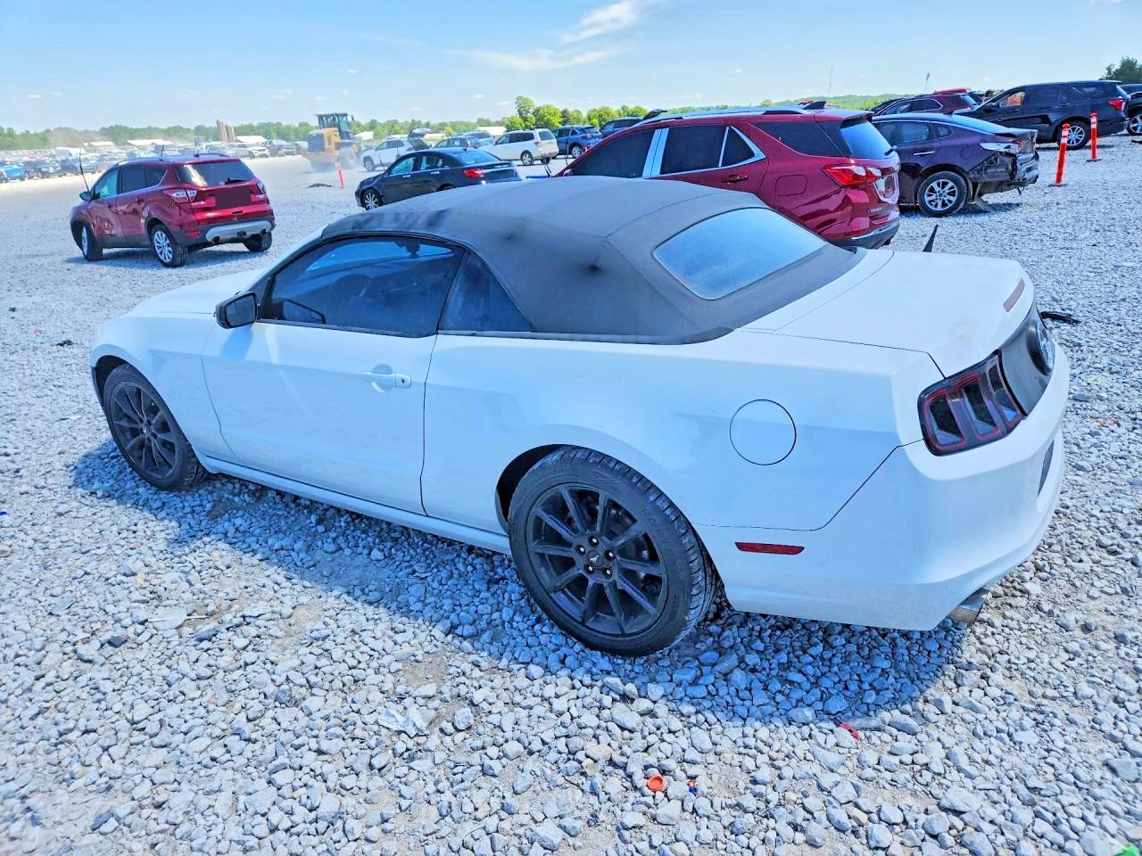 2014 Ford Mustang White vin: 1ZVBP8EM2E5208418
