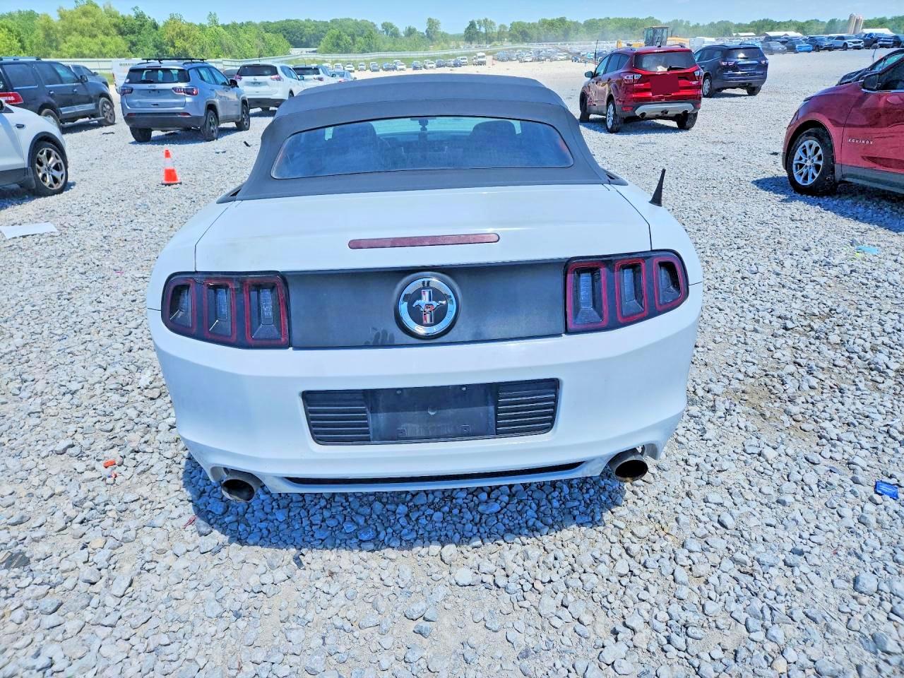 2014 Ford Mustang White vin: 1ZVBP8EM2E5208418