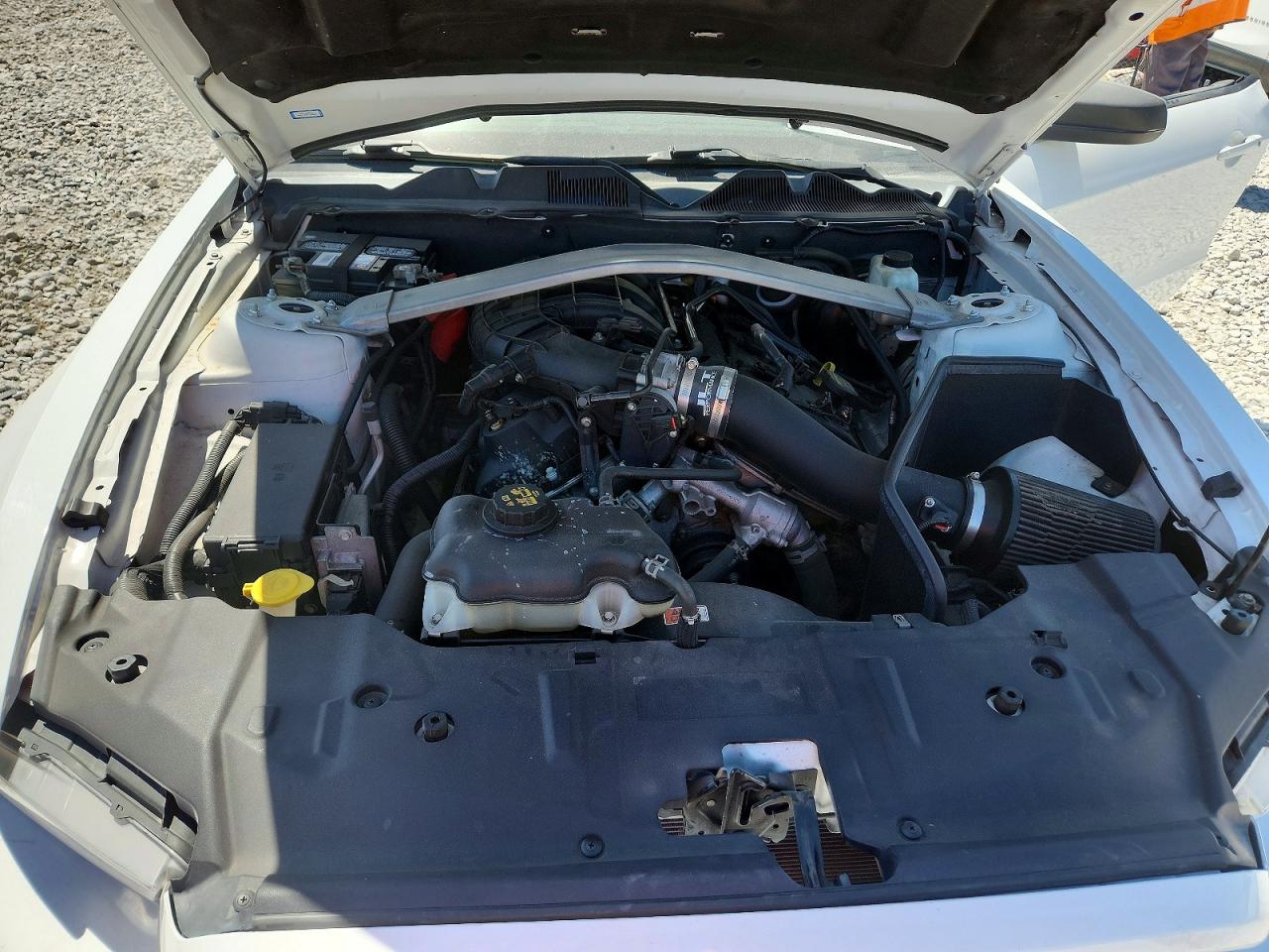 2014 Ford Mustang White vin: 1ZVBP8EM2E5208418