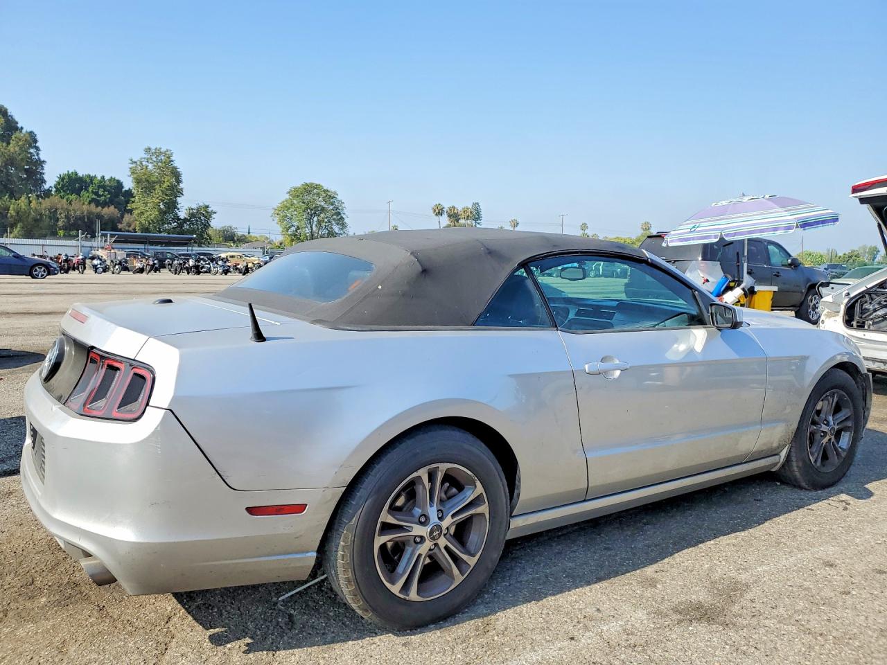 2014 Ford Mustang Silver vin: 1ZVBP8EM2E5310818