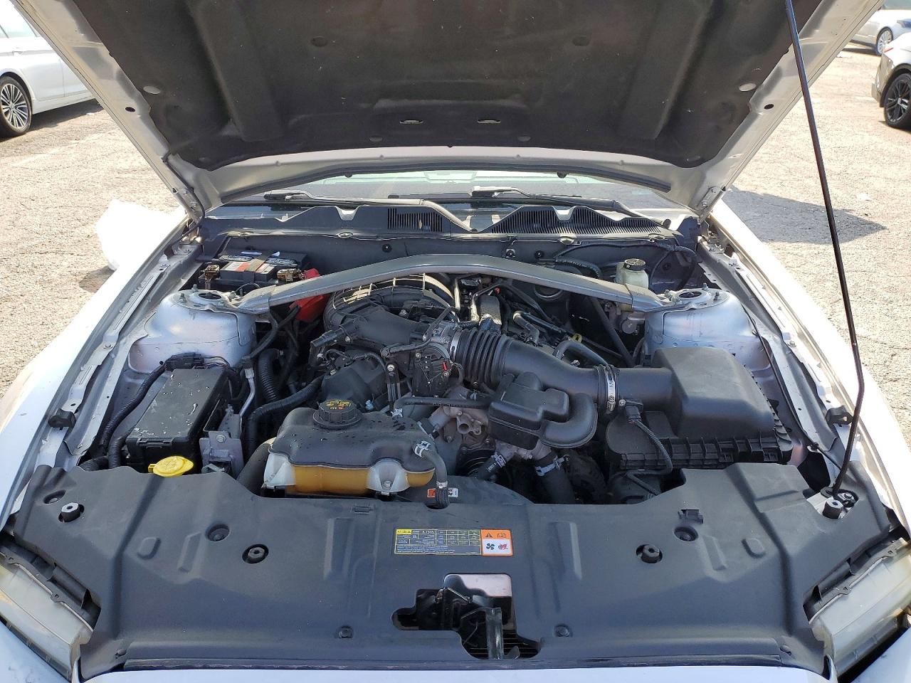 2014 Ford Mustang Silver vin: 1ZVBP8EM2E5310818