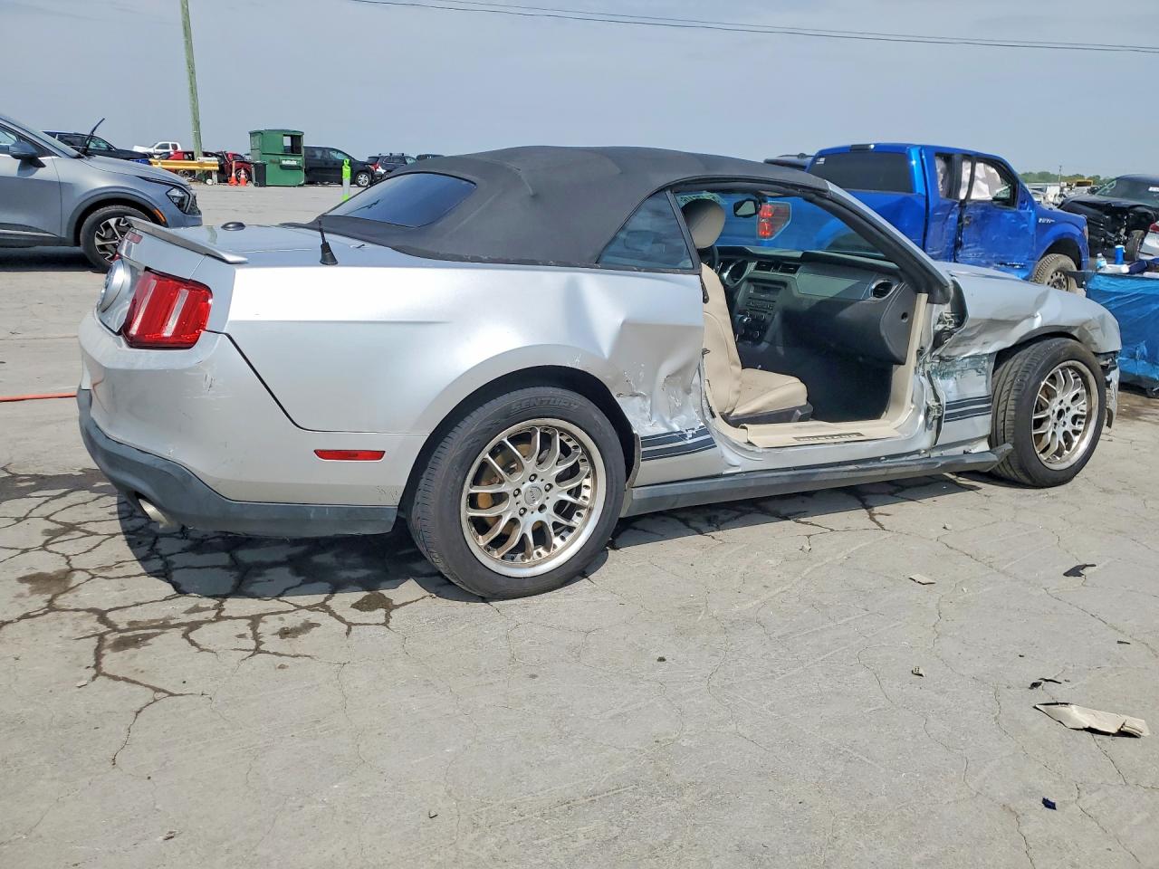 2011 Ford Mustang Серебряный vin: 1ZVBP8EM3B5126385