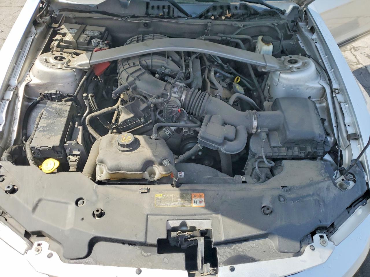 2011 Ford Mustang Серебряный vin: 1ZVBP8EM3B5126385