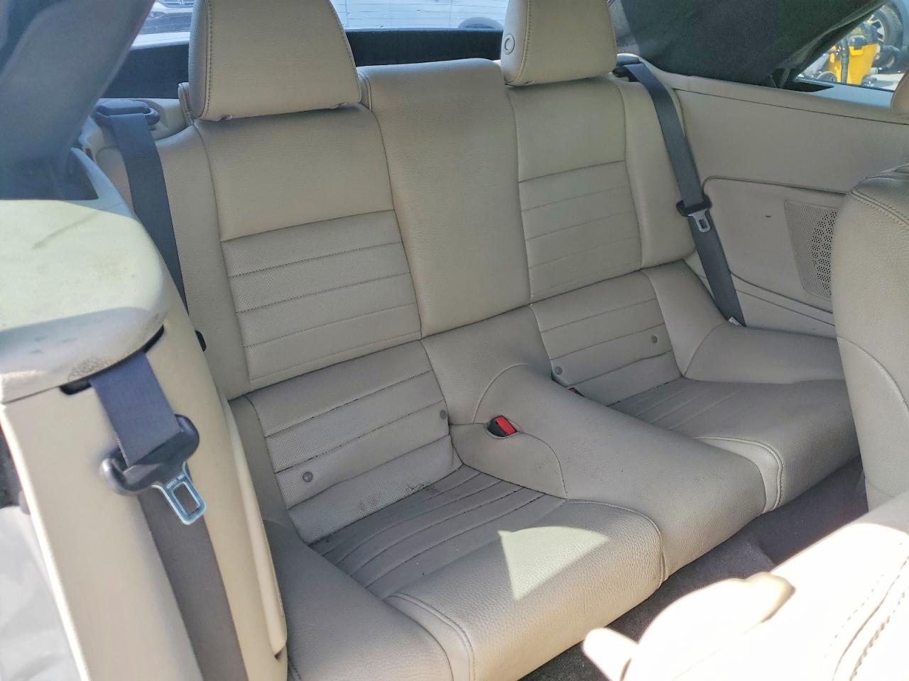 2011 Ford Mustang Серебряный vin: 1ZVBP8EM3B5126385