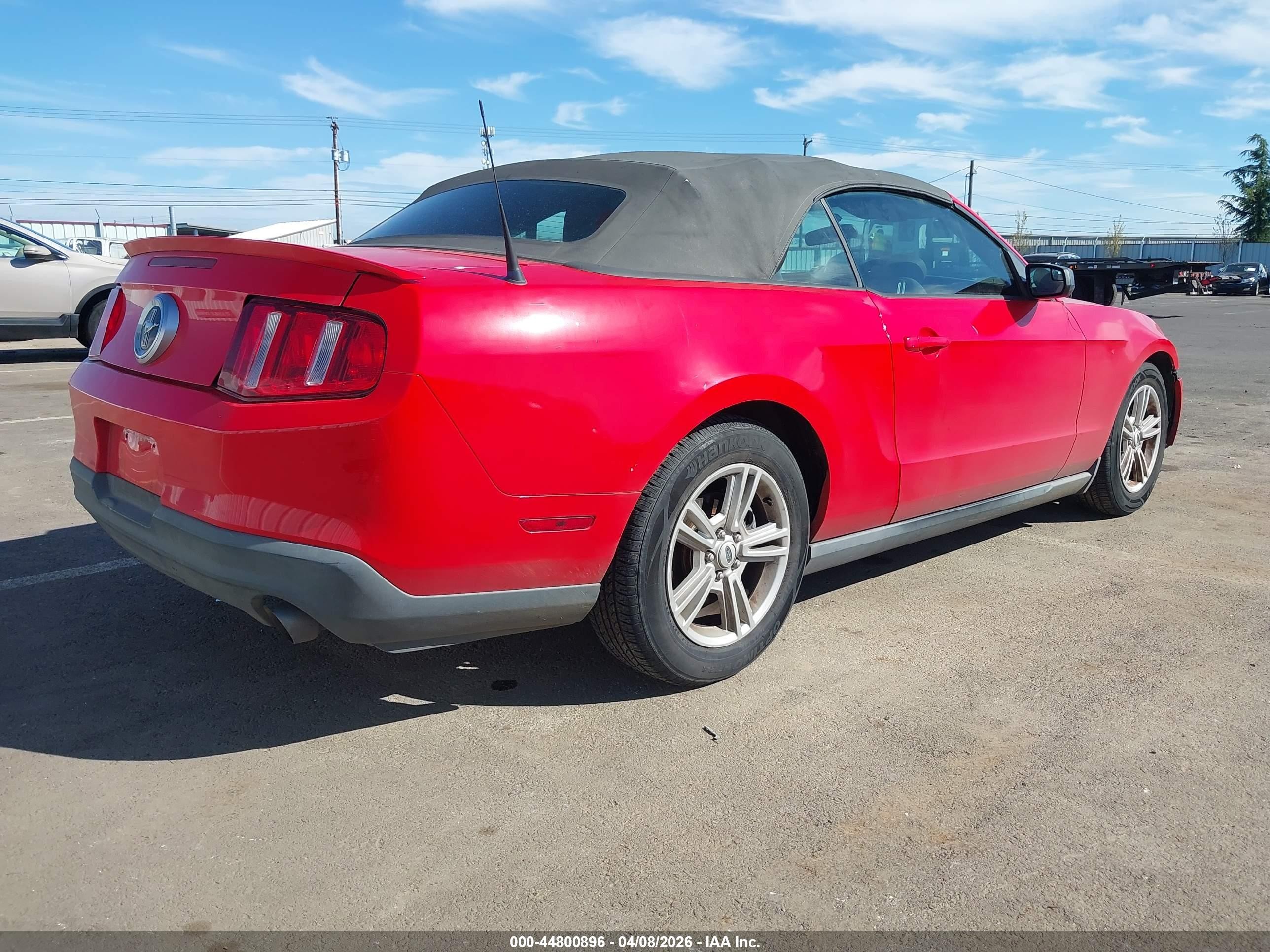 2011 Ford Mustang V6 Red vin: 1ZVBP8EM3B5159273