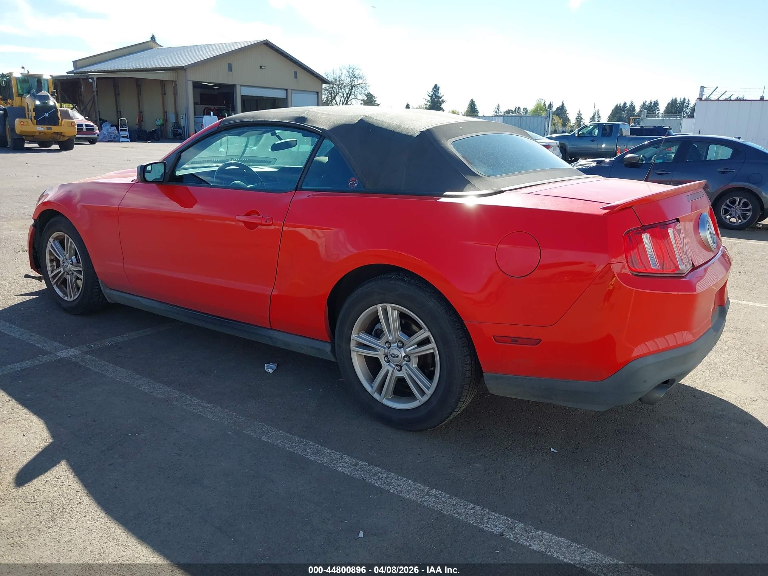 2011 Ford Mustang V6 Red vin: 1ZVBP8EM3B5159273