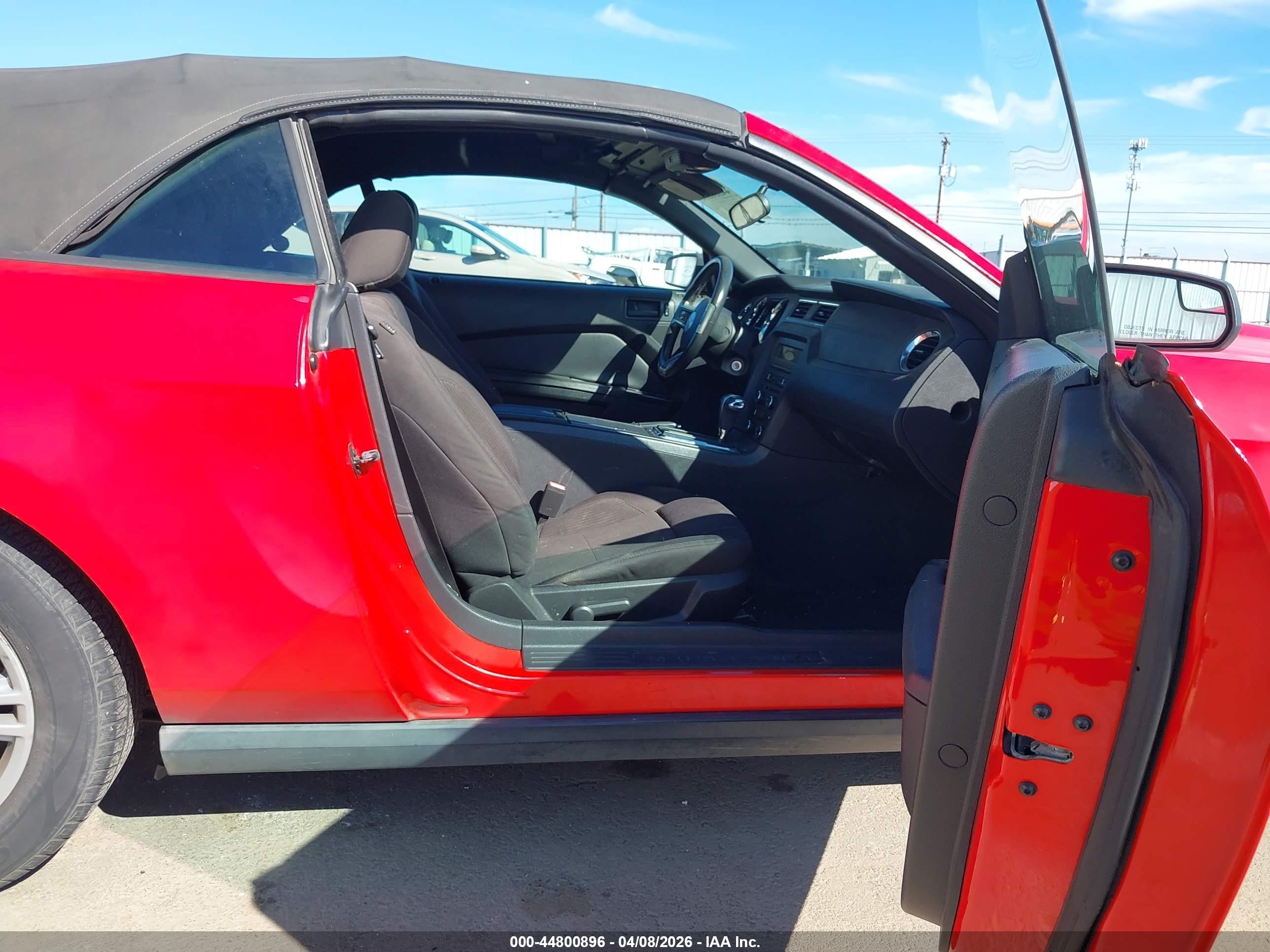 2011 Ford Mustang V6 Red vin: 1ZVBP8EM3B5159273