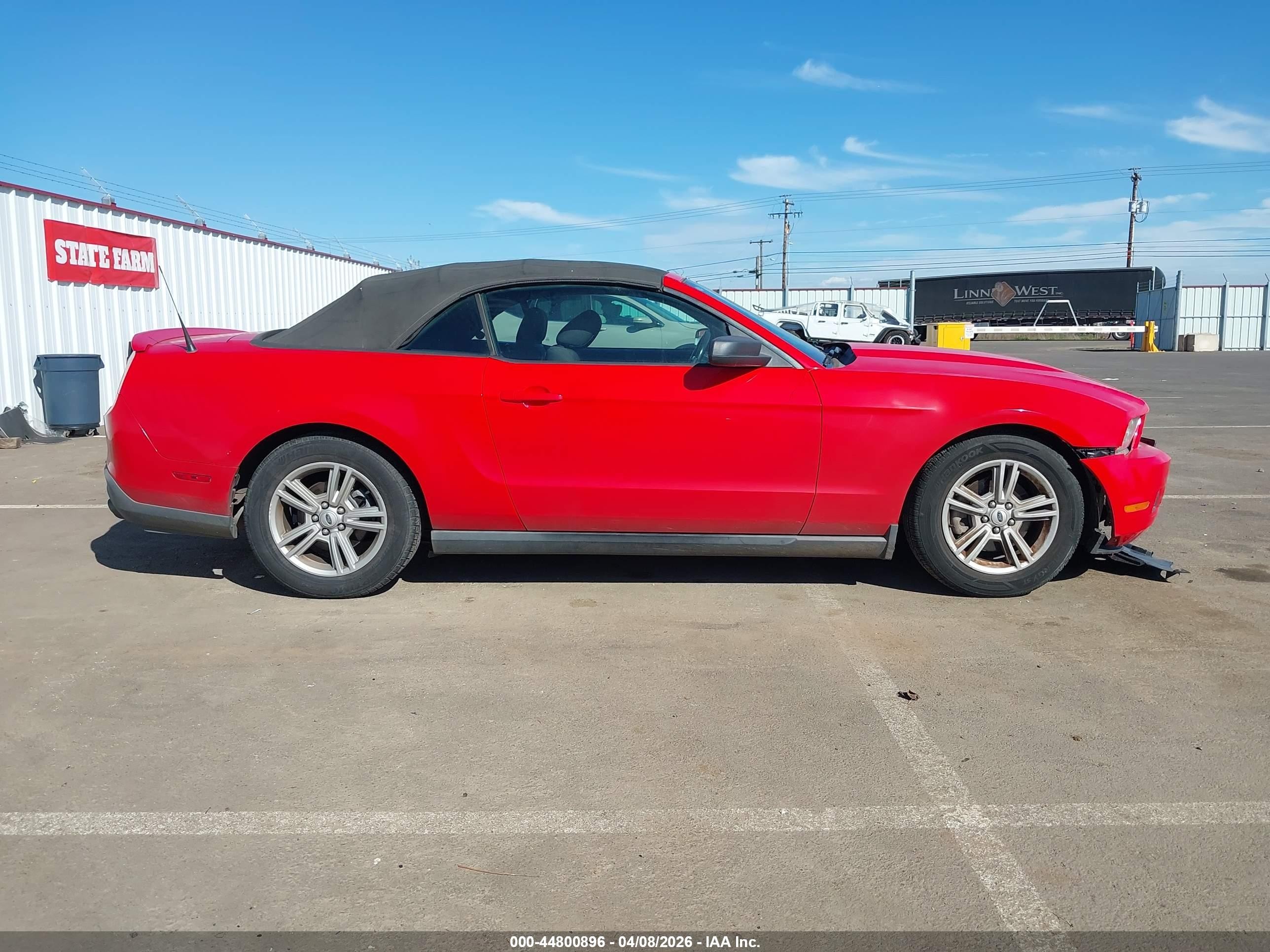 2011 Ford Mustang V6 Red vin: 1ZVBP8EM3B5159273