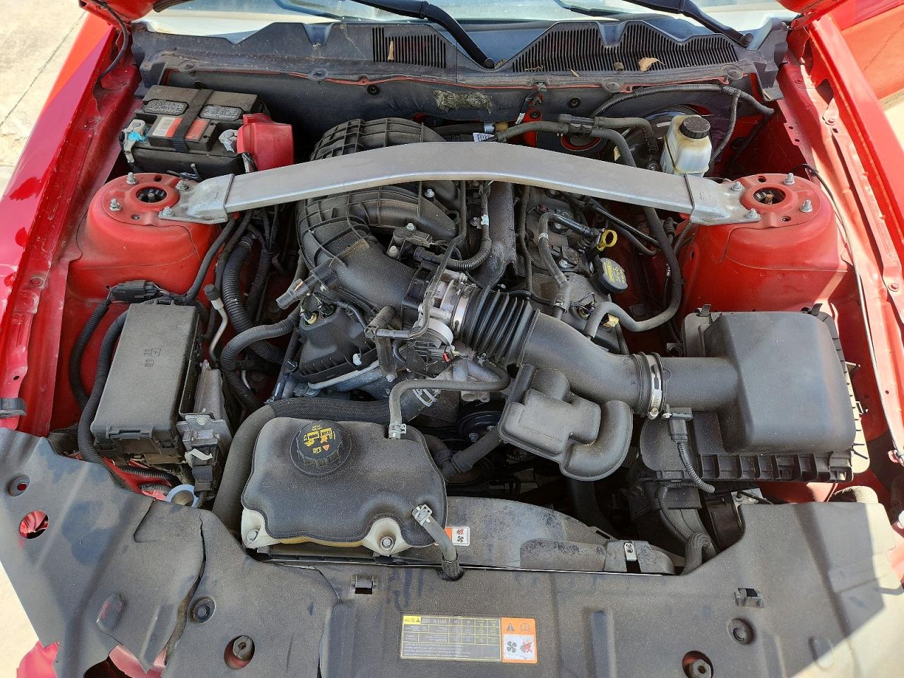 2013 Ford Mustang Red vin: 1ZVBP8EM3D5202710