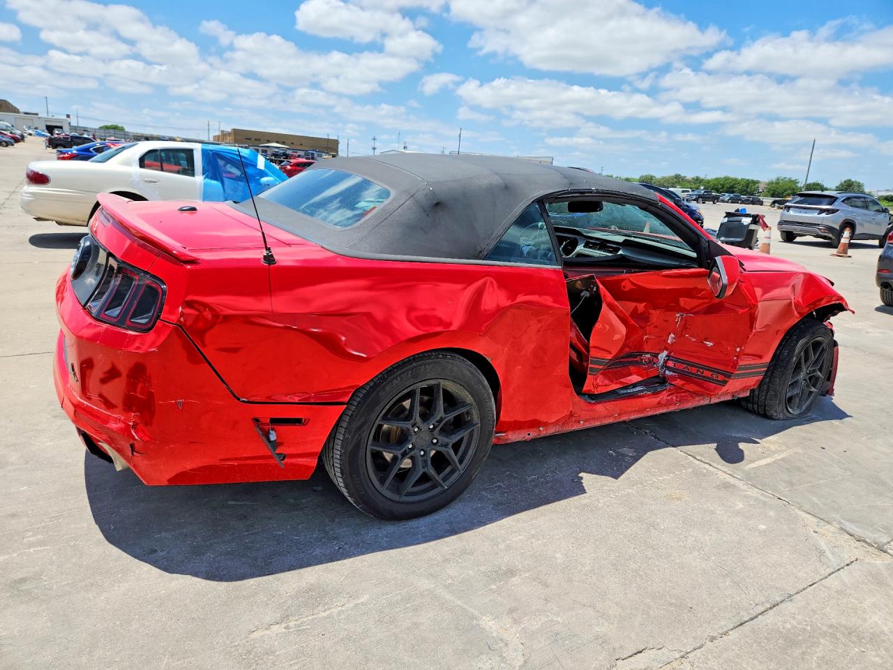 2013 Ford Mustang Red vin: 1ZVBP8EM3D5202710