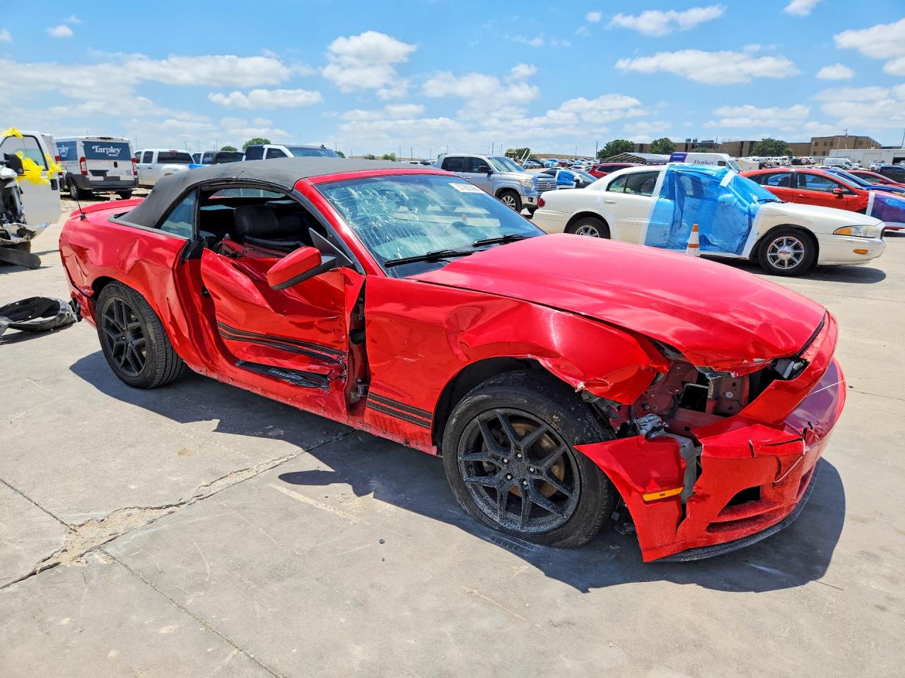 2013 Ford Mustang Red vin: 1ZVBP8EM3D5202710