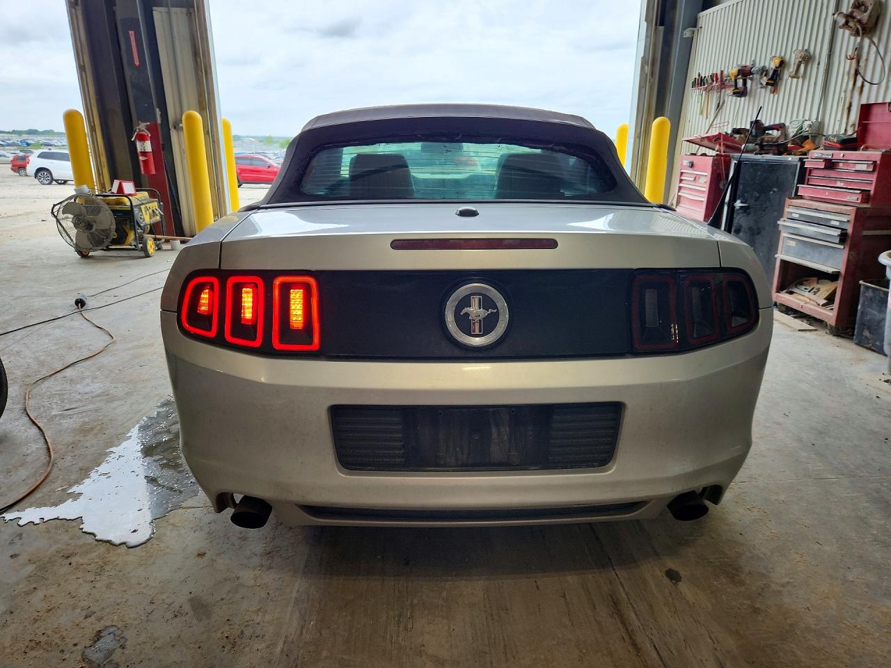 2013 Ford Mustang Silver vin: 1ZVBP8EM3D5202867