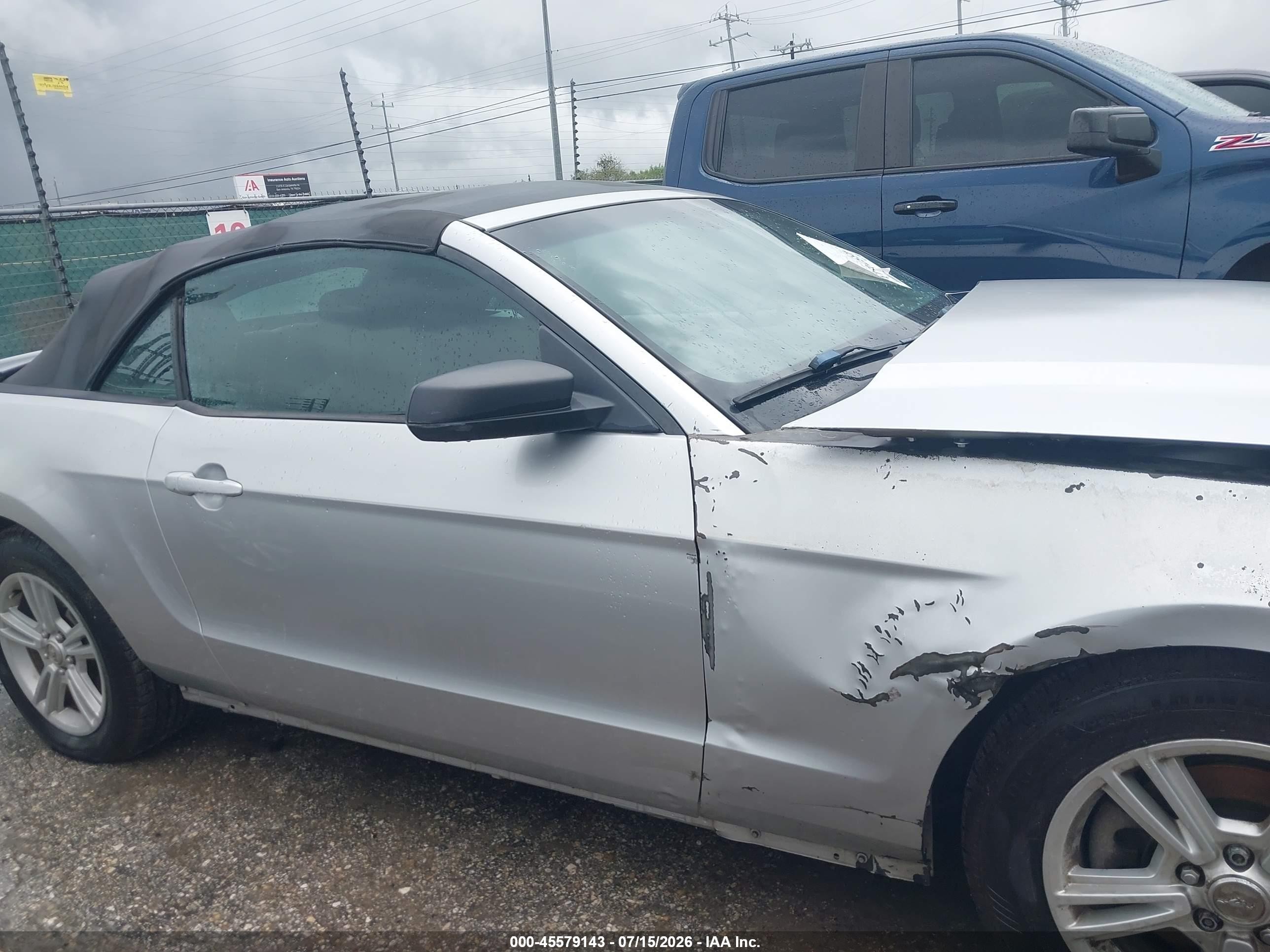 2013 Ford Mustang V6 Silver vin: 1ZVBP8EM3D5272319