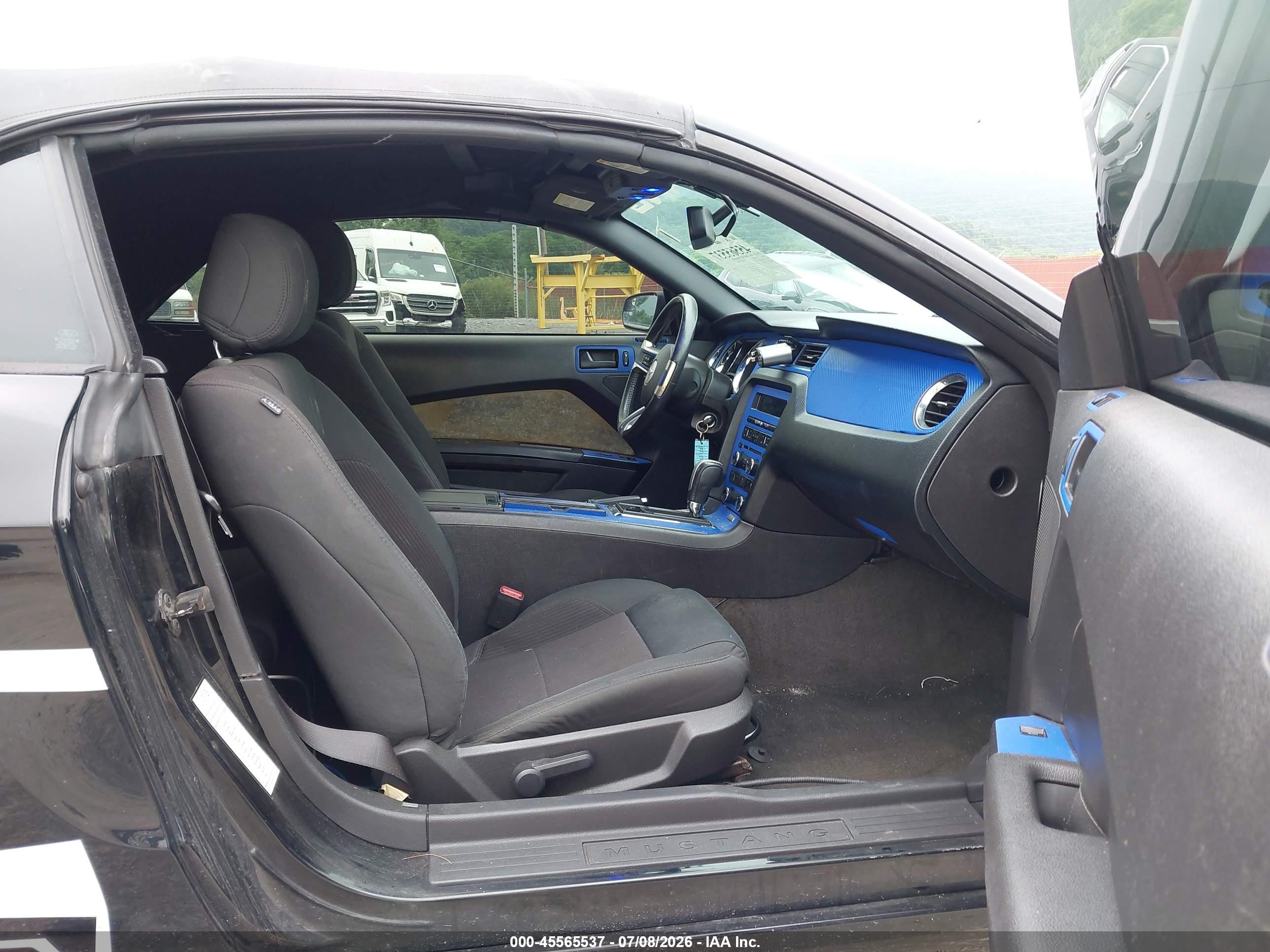2014 Ford Mustang V6/v6 Premium Черный vin: 1ZVBP8EM3E5240410
