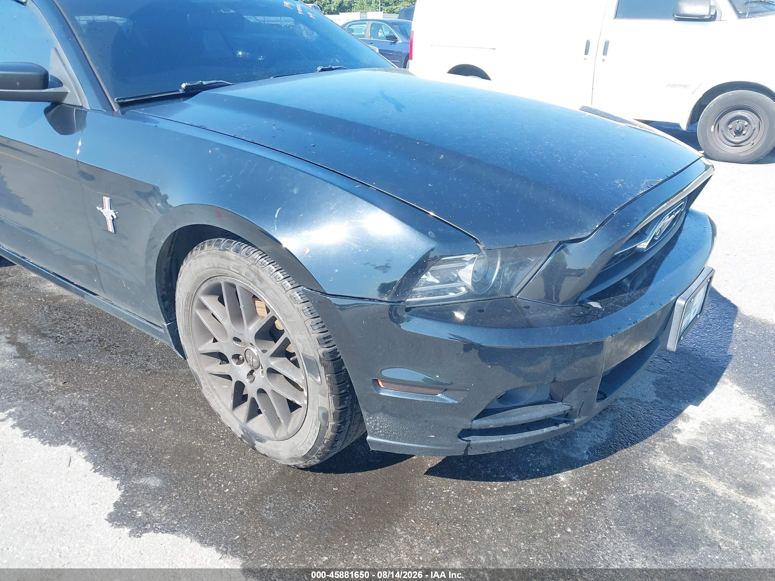 2014 Ford Mustang V6 Premium Черный vin: 1ZVBP8EM3E5241119