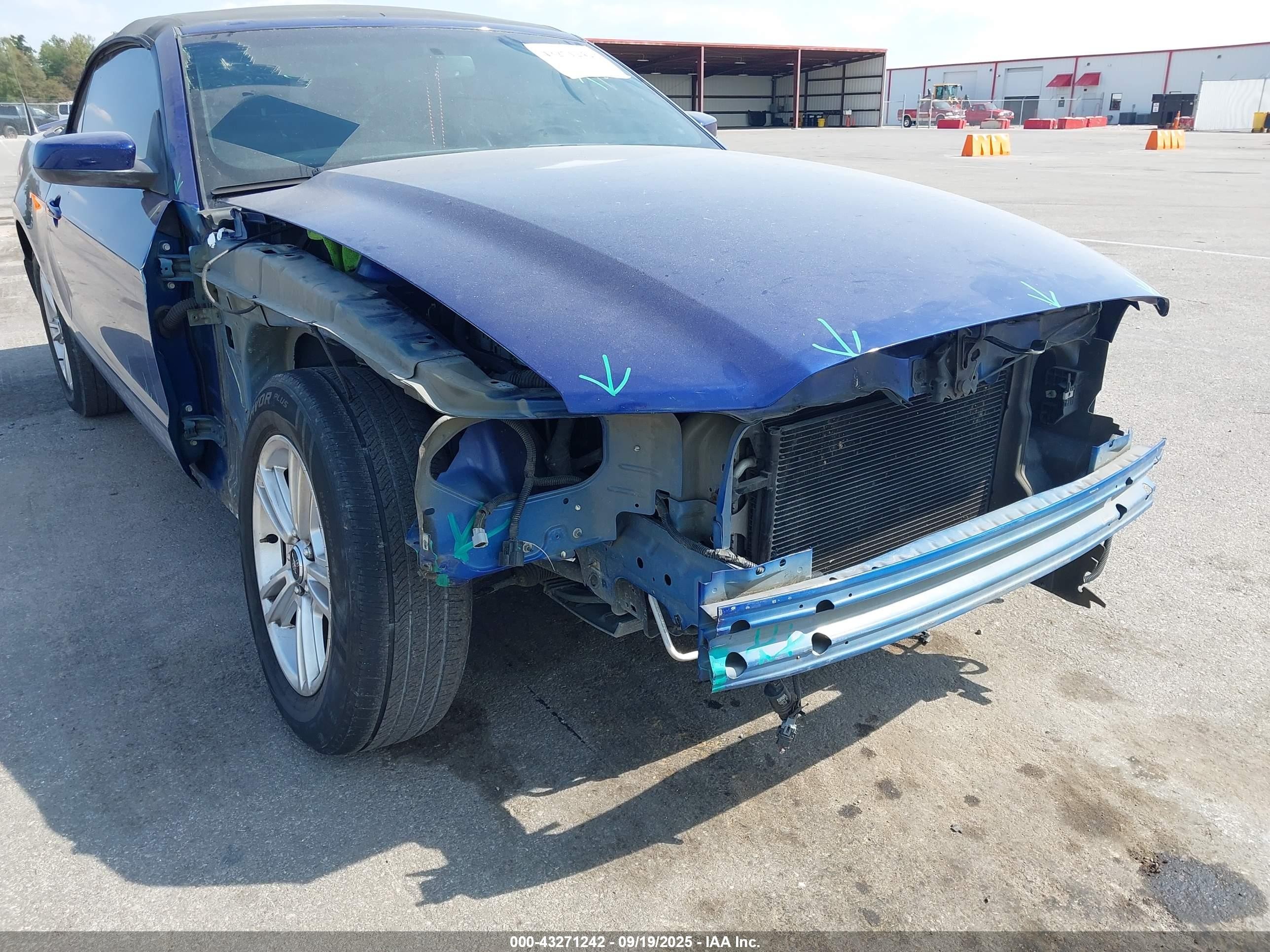 2014 Ford Mustang V6 Premium Синий vin: 1ZVBP8EM3E5253898