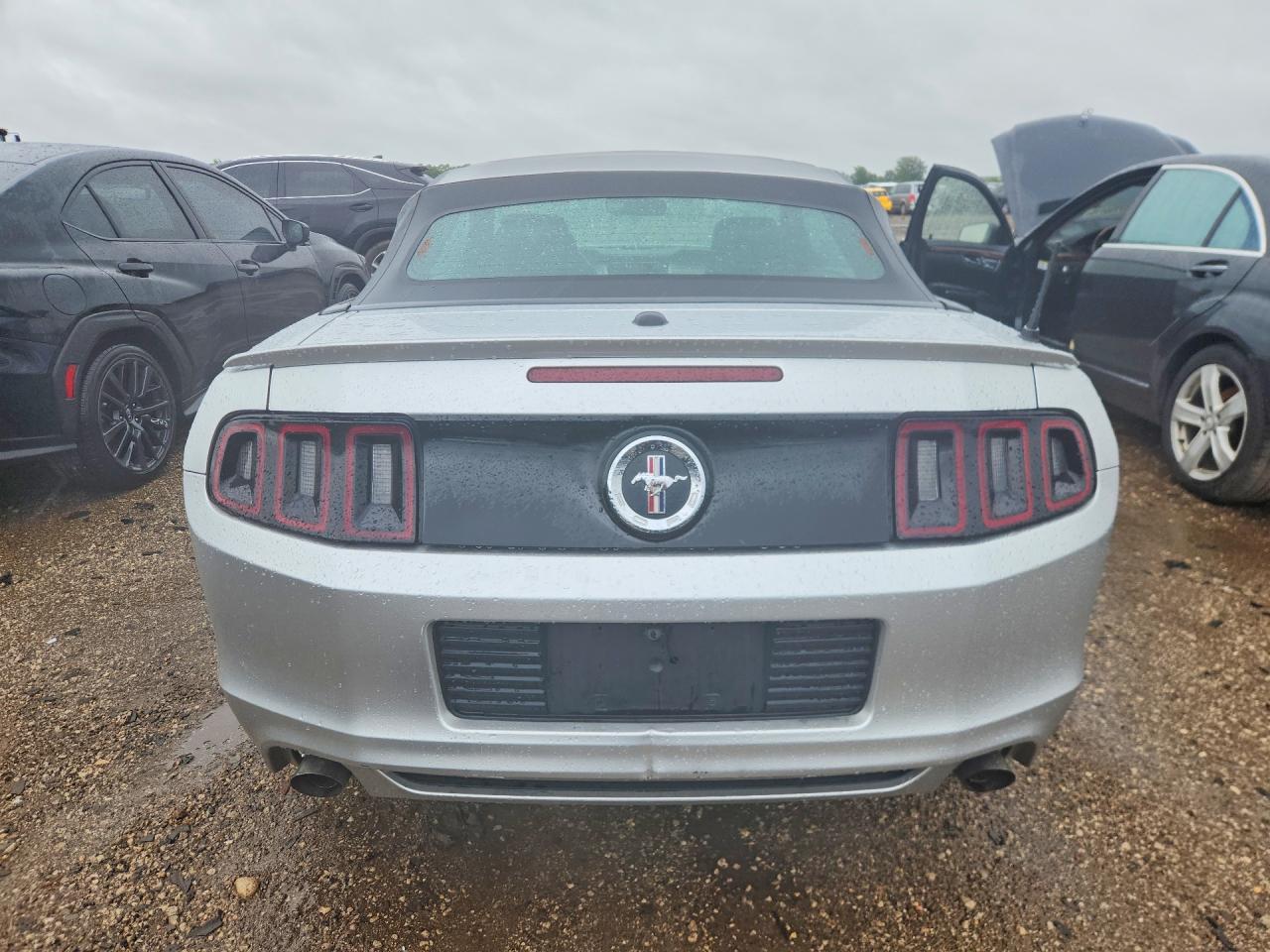 2014 Ford Mustang Серебряный vin: 1ZVBP8EM3E5286089