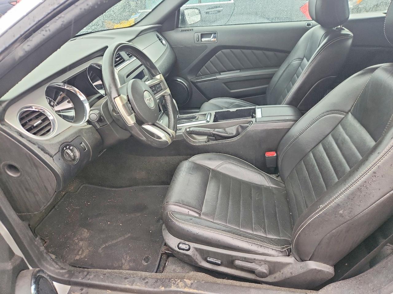 2014 Ford Mustang Серебряный vin: 1ZVBP8EM3E5286089