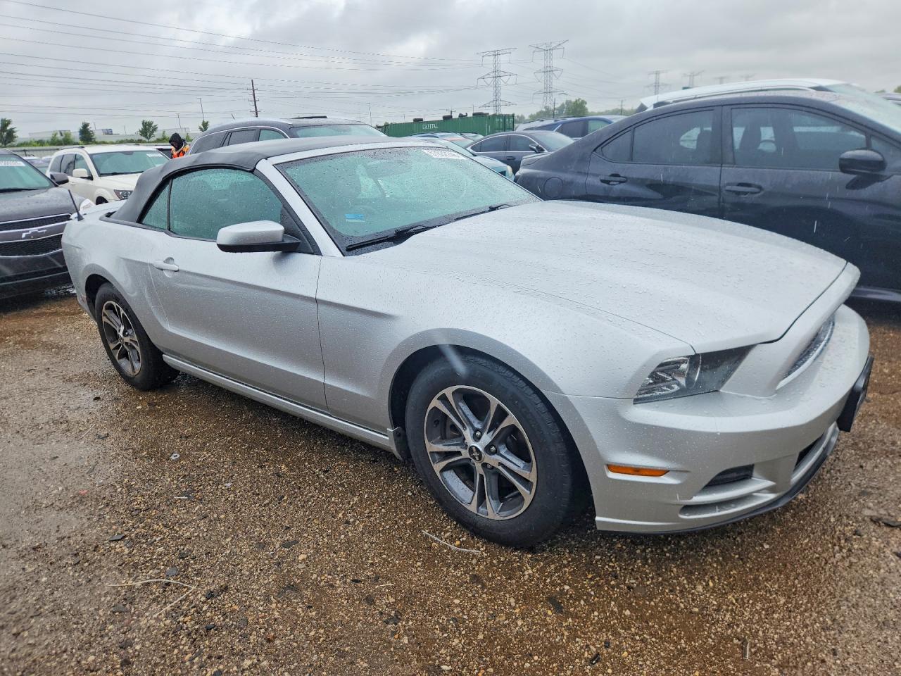 2014 Ford Mustang Серебряный vin: 1ZVBP8EM3E5286089