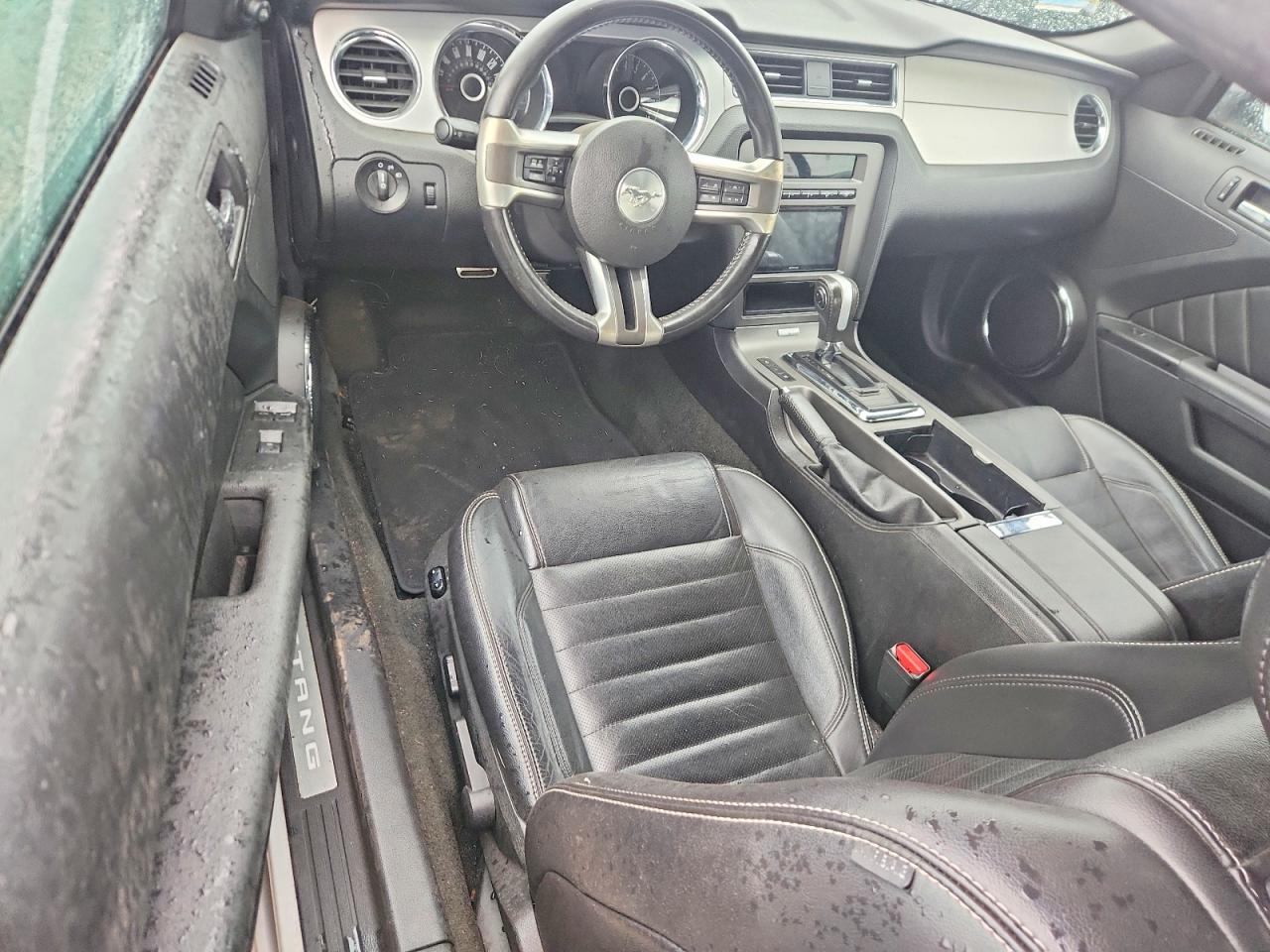 2014 Ford Mustang Серебряный vin: 1ZVBP8EM3E5286089