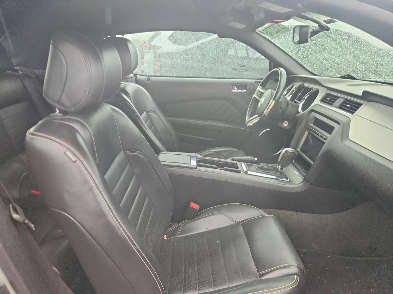 2014 Ford Mustang Серебряный vin: 1ZVBP8EM3E5286089