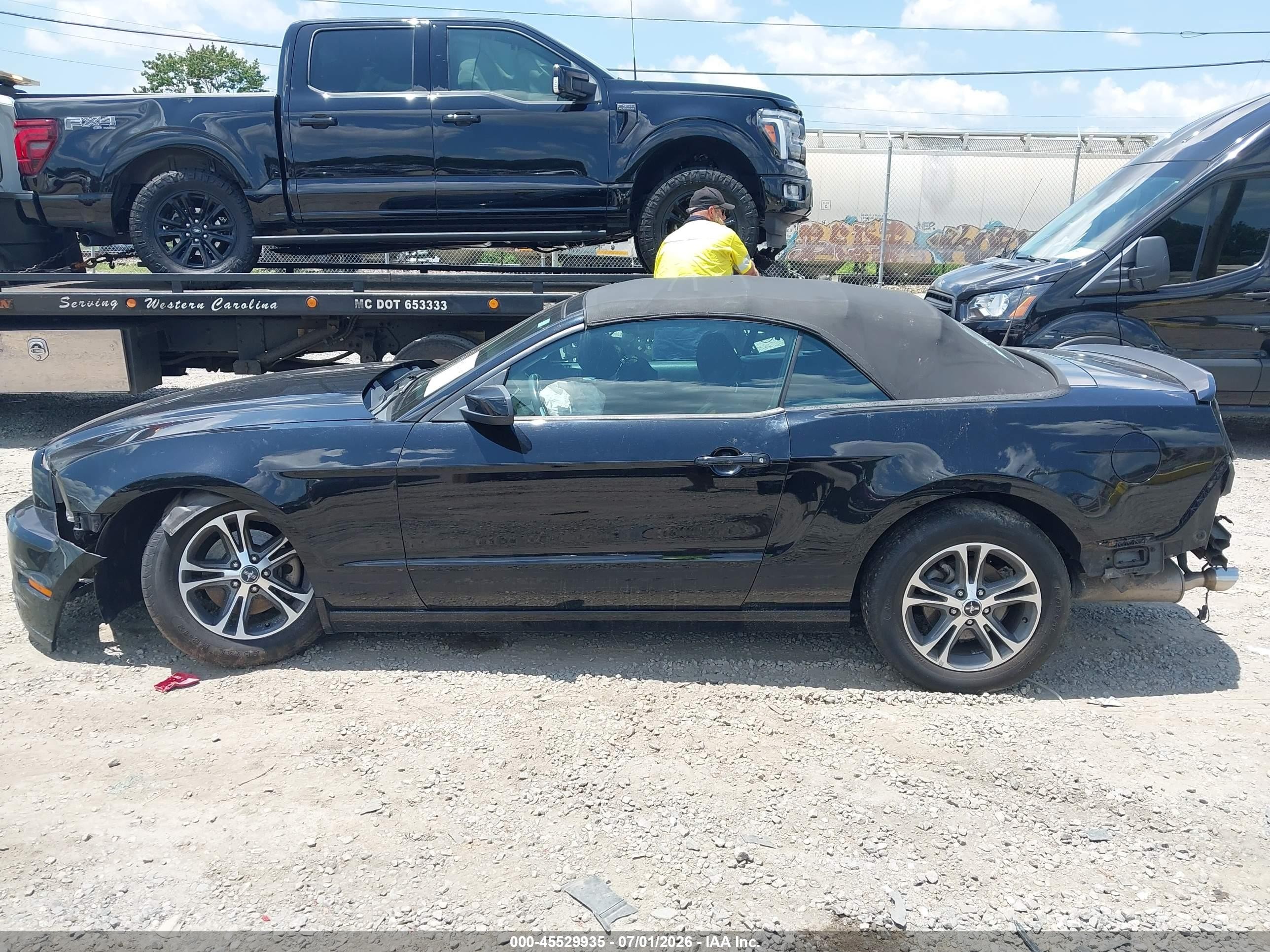 2014 Ford Mustang V6/v6 Premium Черный vin: 1ZVBP8EM3E5313968