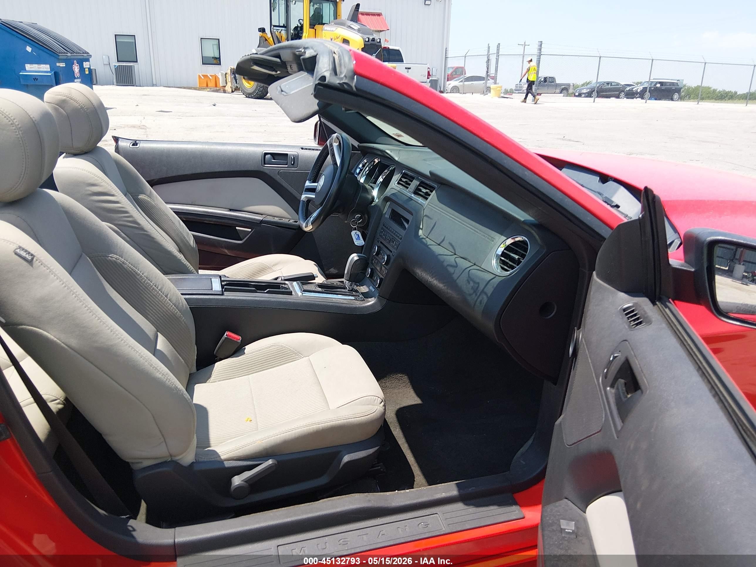 2014 Ford Mustang V6 Red vin: 1ZVBP8EM3E5322752