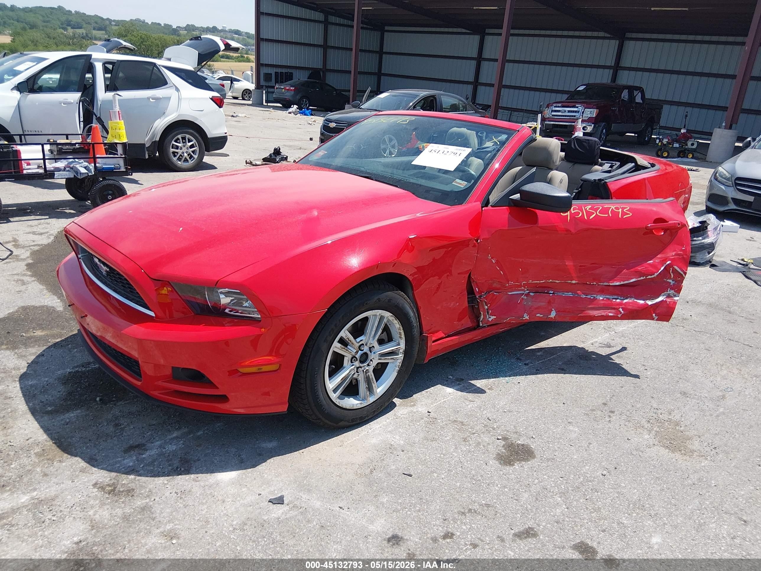 2014 Ford Mustang V6 Red vin: 1ZVBP8EM3E5322752