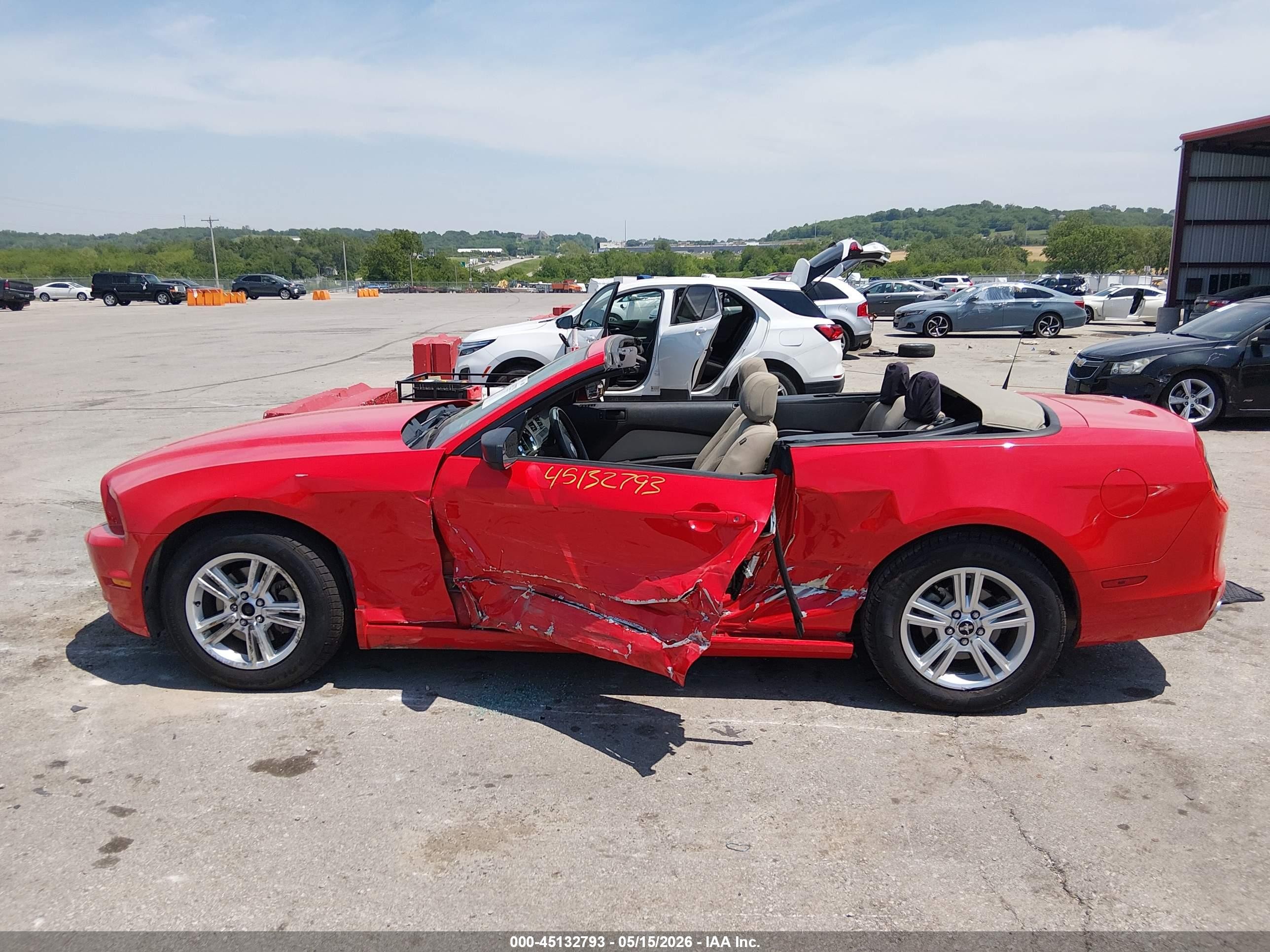 2014 Ford Mustang V6 Red vin: 1ZVBP8EM3E5322752