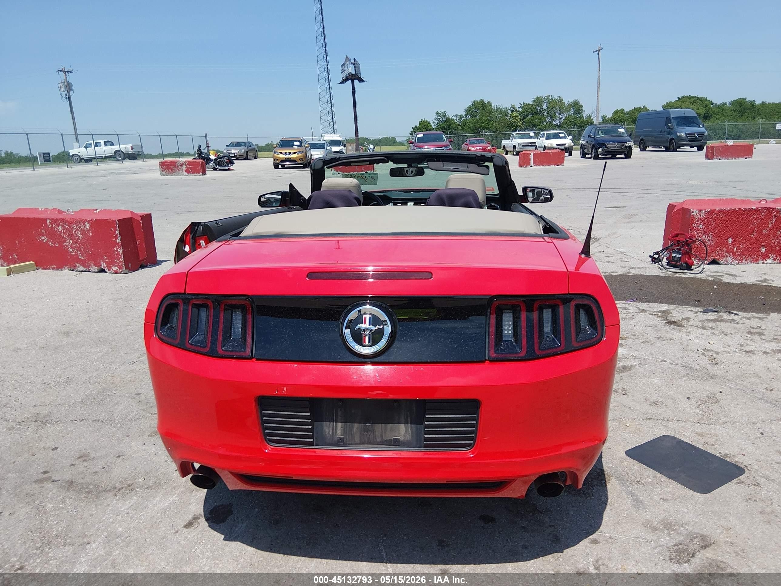 2014 Ford Mustang V6 Red vin: 1ZVBP8EM3E5322752