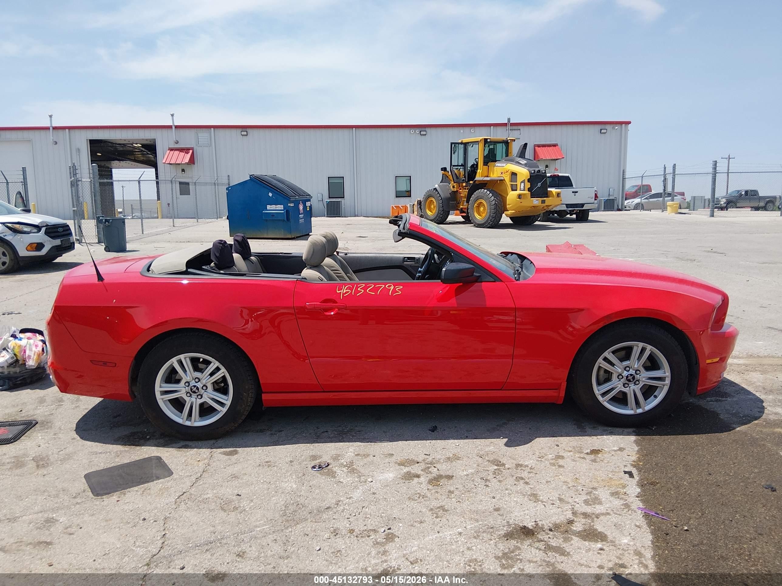 2014 Ford Mustang V6 Red vin: 1ZVBP8EM3E5322752