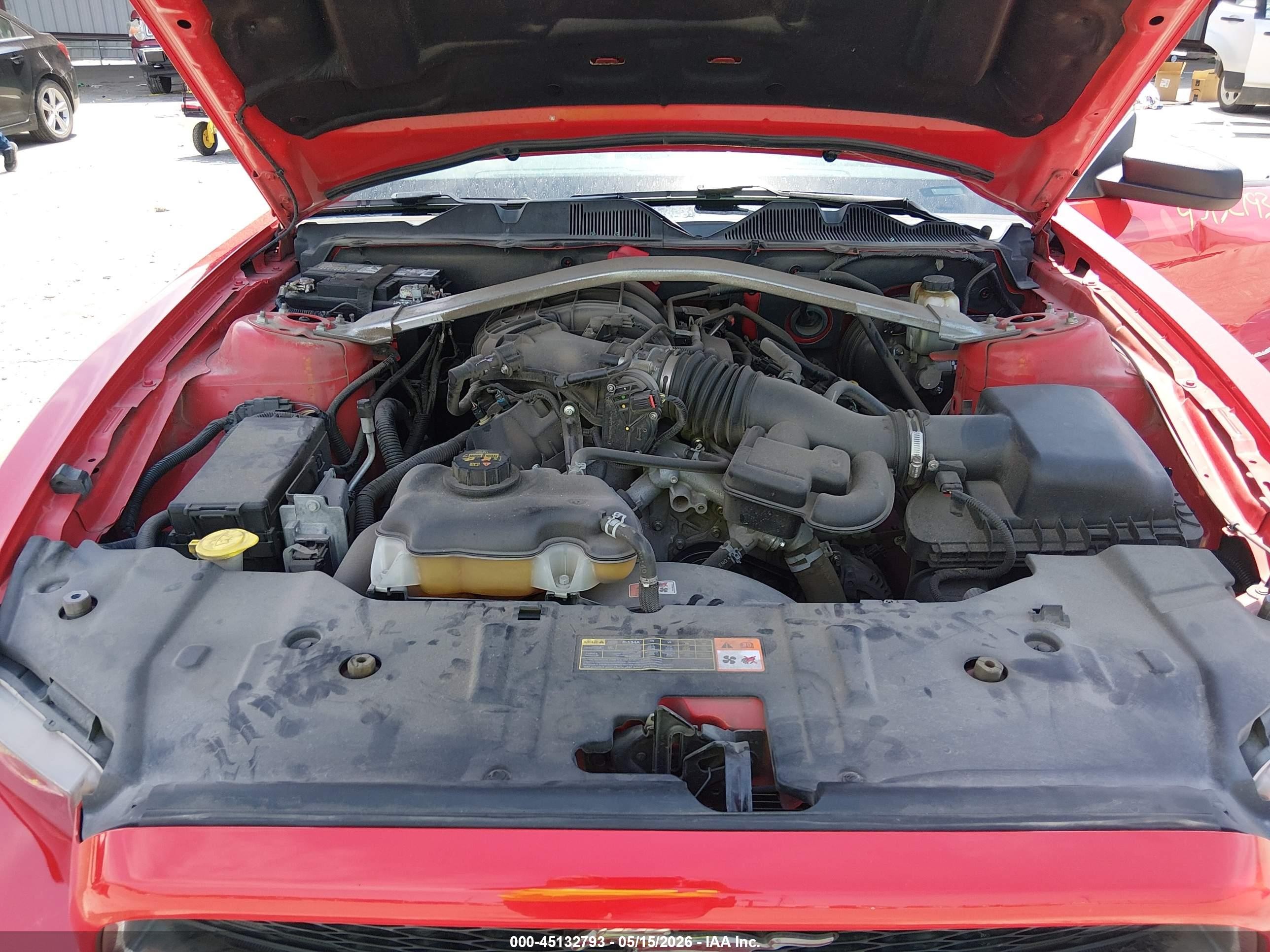 2014 Ford Mustang V6 Red vin: 1ZVBP8EM3E5322752