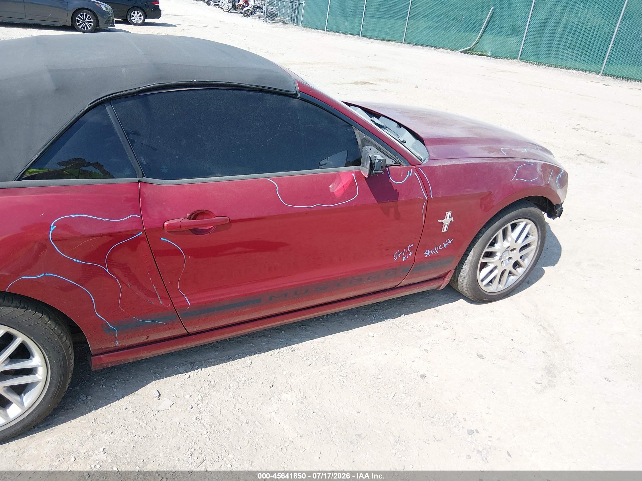 2014 Ford Mustang V6 Red vin: 1ZVBP8EM3E5324727
