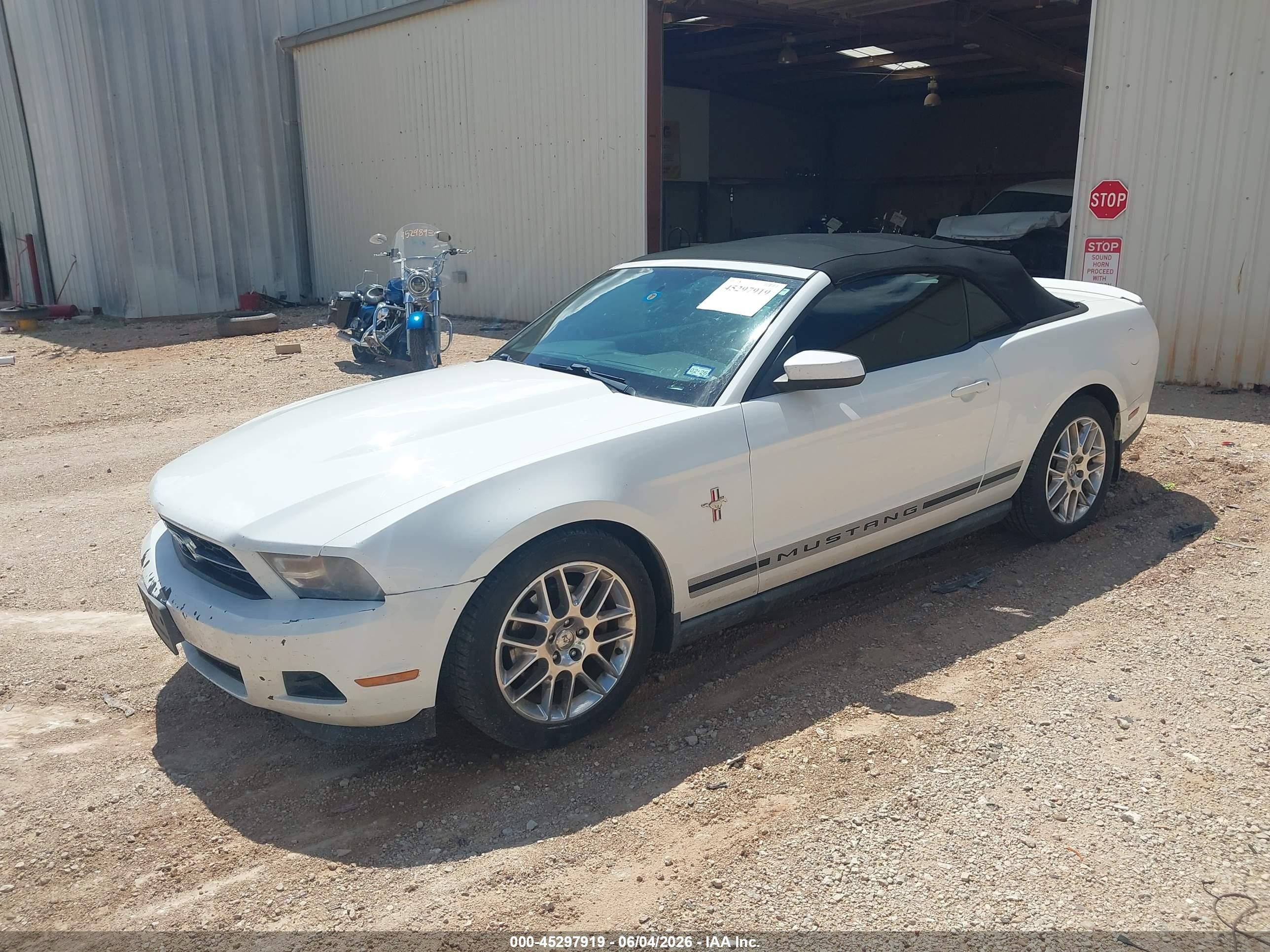 2012 Ford Mustang V6 Premium White vin: 1ZVBP8EM4C5214461