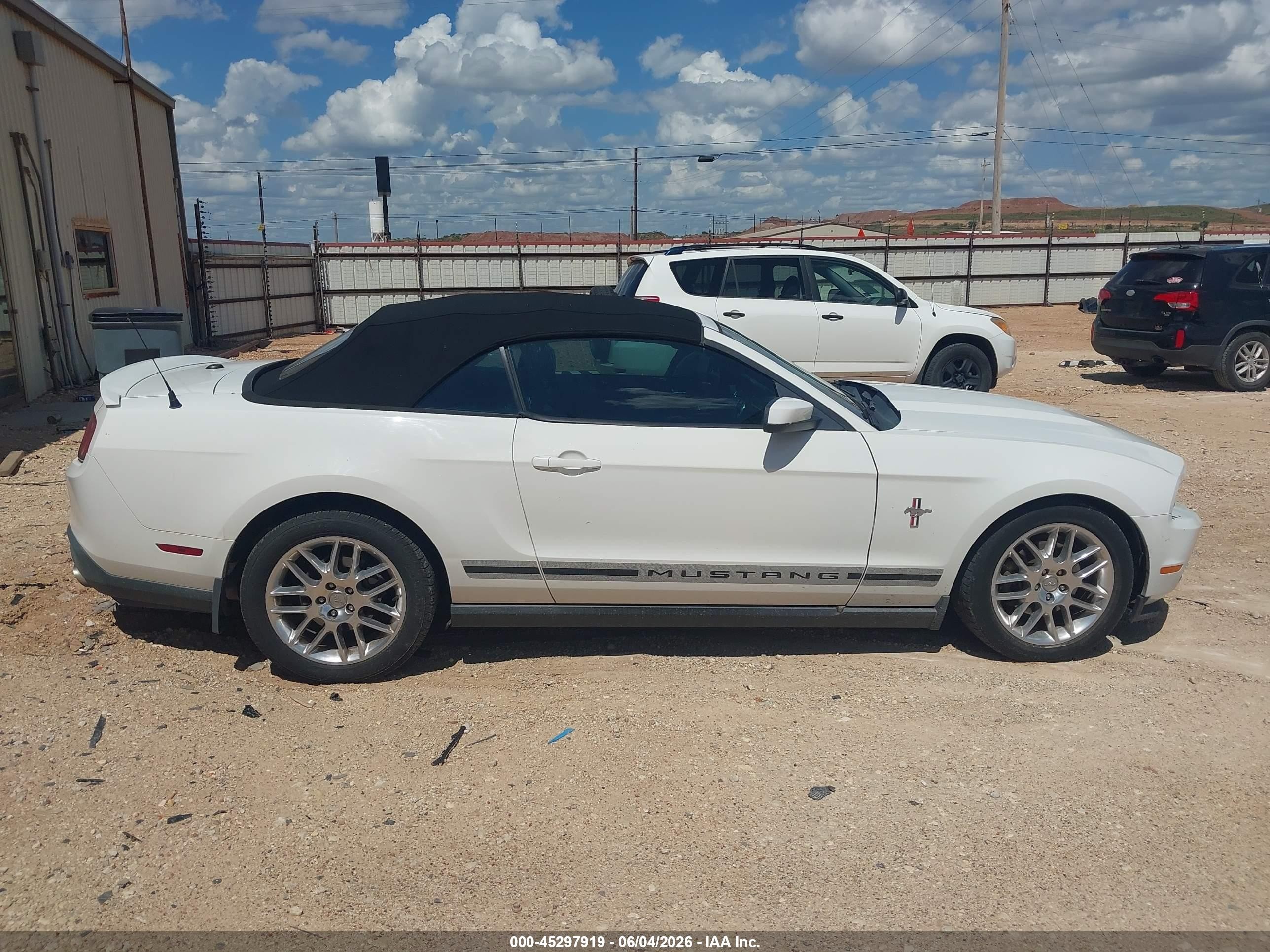 2012 Ford Mustang V6 Premium White vin: 1ZVBP8EM4C5214461