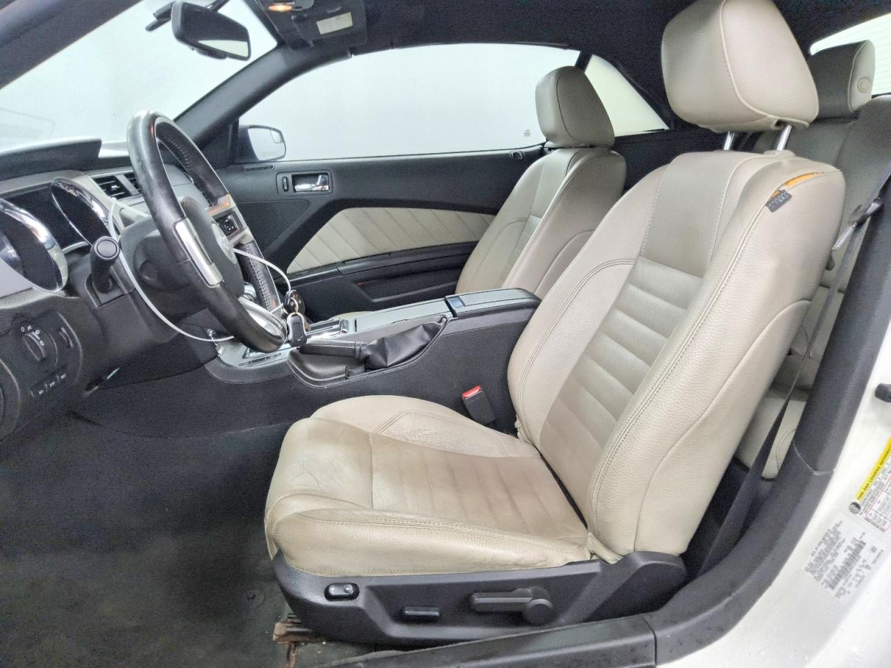 2012 Ford Mustang White vin: 1ZVBP8EM4C5218543