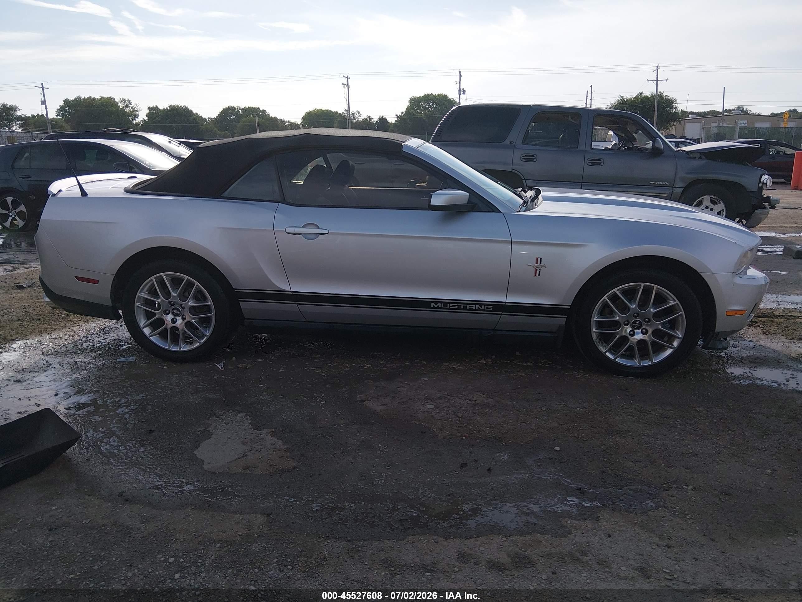 2012 Ford Mustang V6/v6 Premium Серебряный vin: 1ZVBP8EM4C5220325