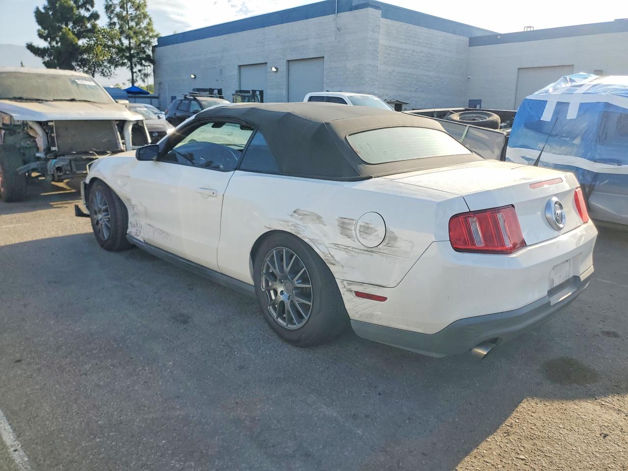 2012 Ford Mustang Белый vin: 1ZVBP8EM4C5237142