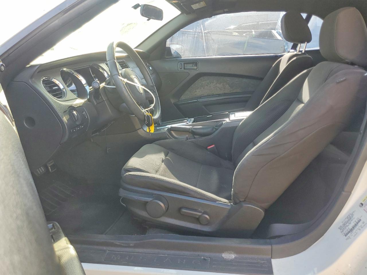 2012 Ford Mustang Белый vin: 1ZVBP8EM4C5237142