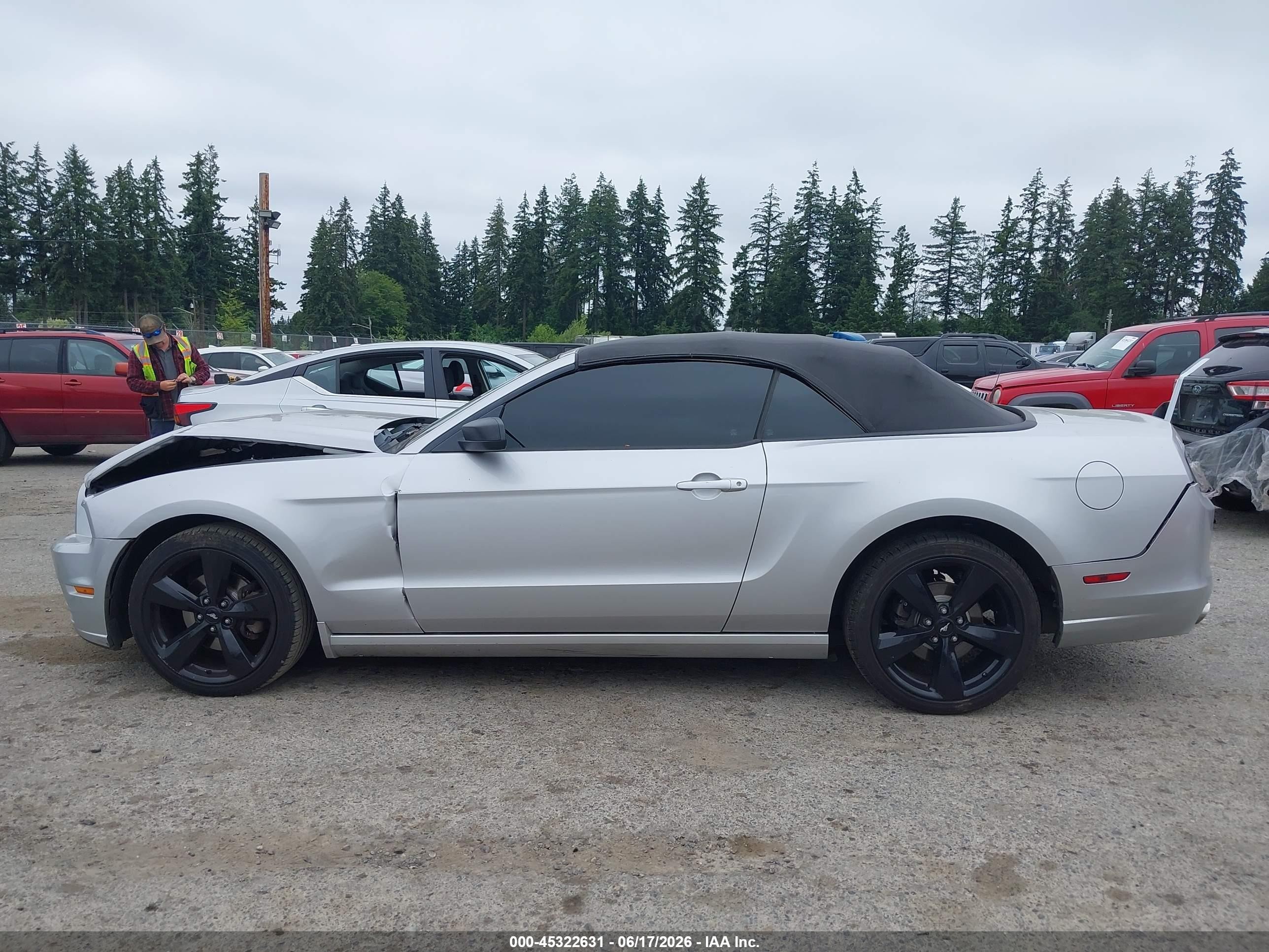 2013 Ford Mustang V6 Silver vin: 1ZVBP8EM4D5214185