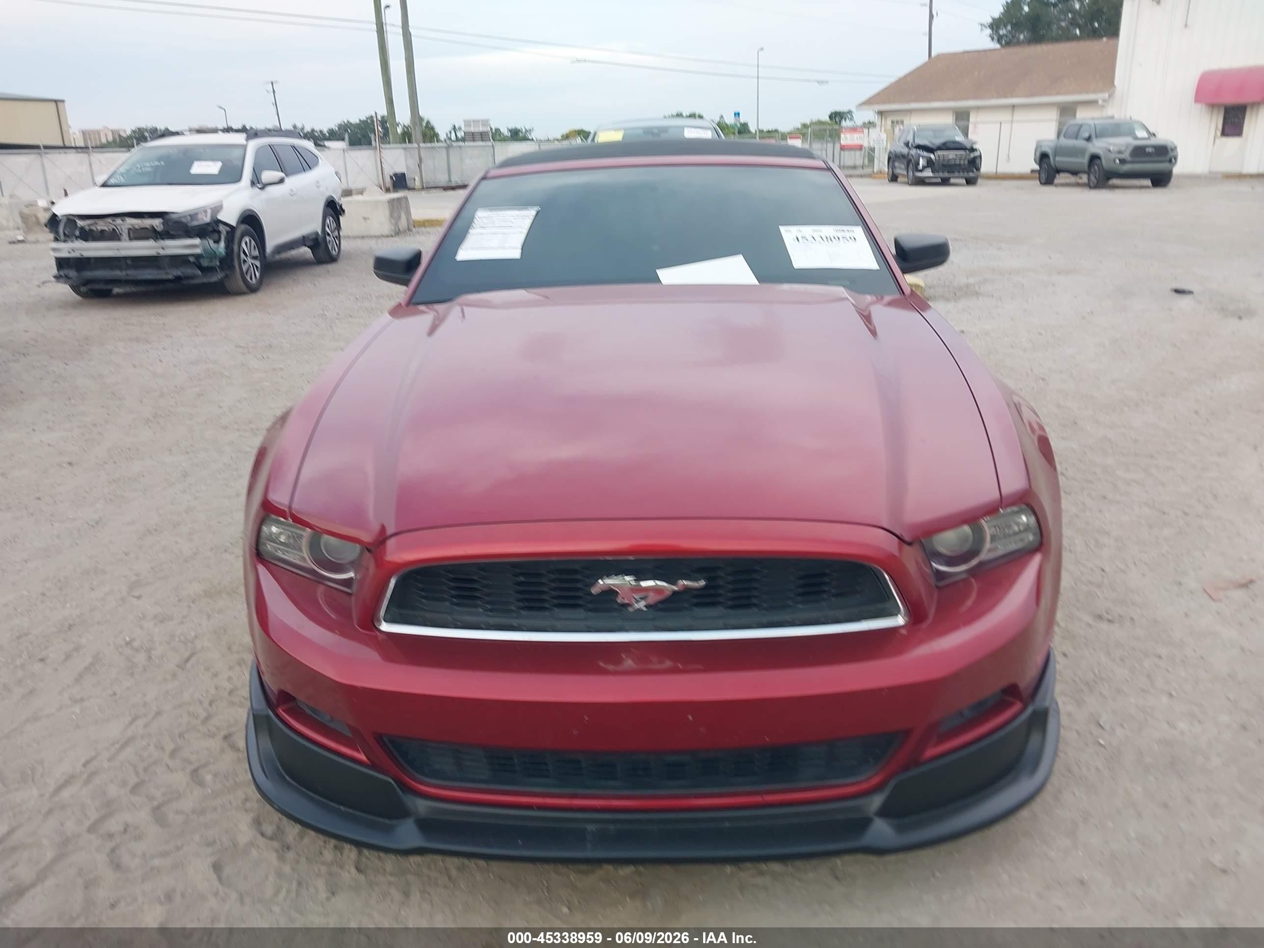 2014 Ford Mustang V6 Maroon vin: 1ZVBP8EM4E5229562
