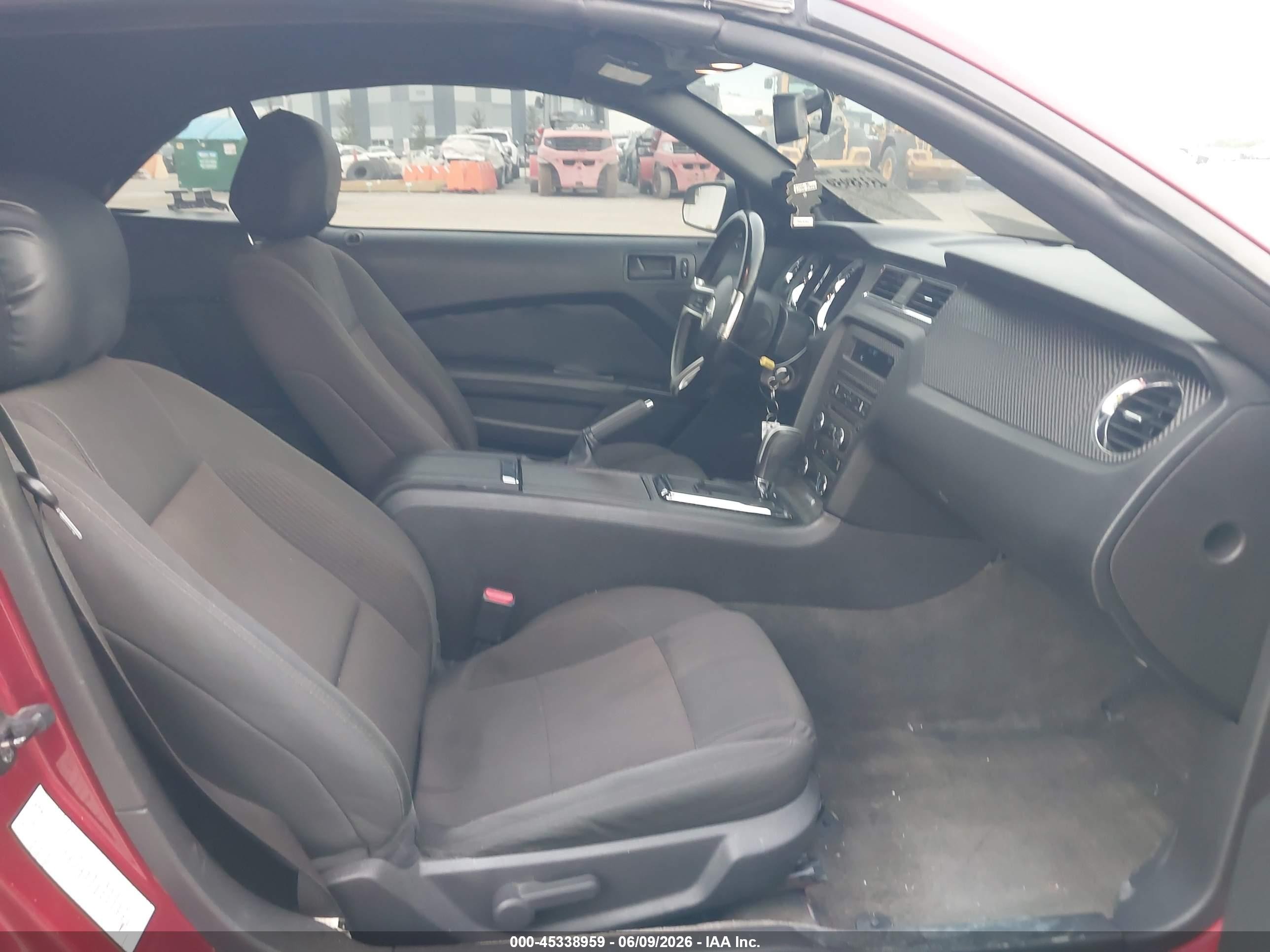 2014 Ford Mustang V6 Maroon vin: 1ZVBP8EM4E5229562
