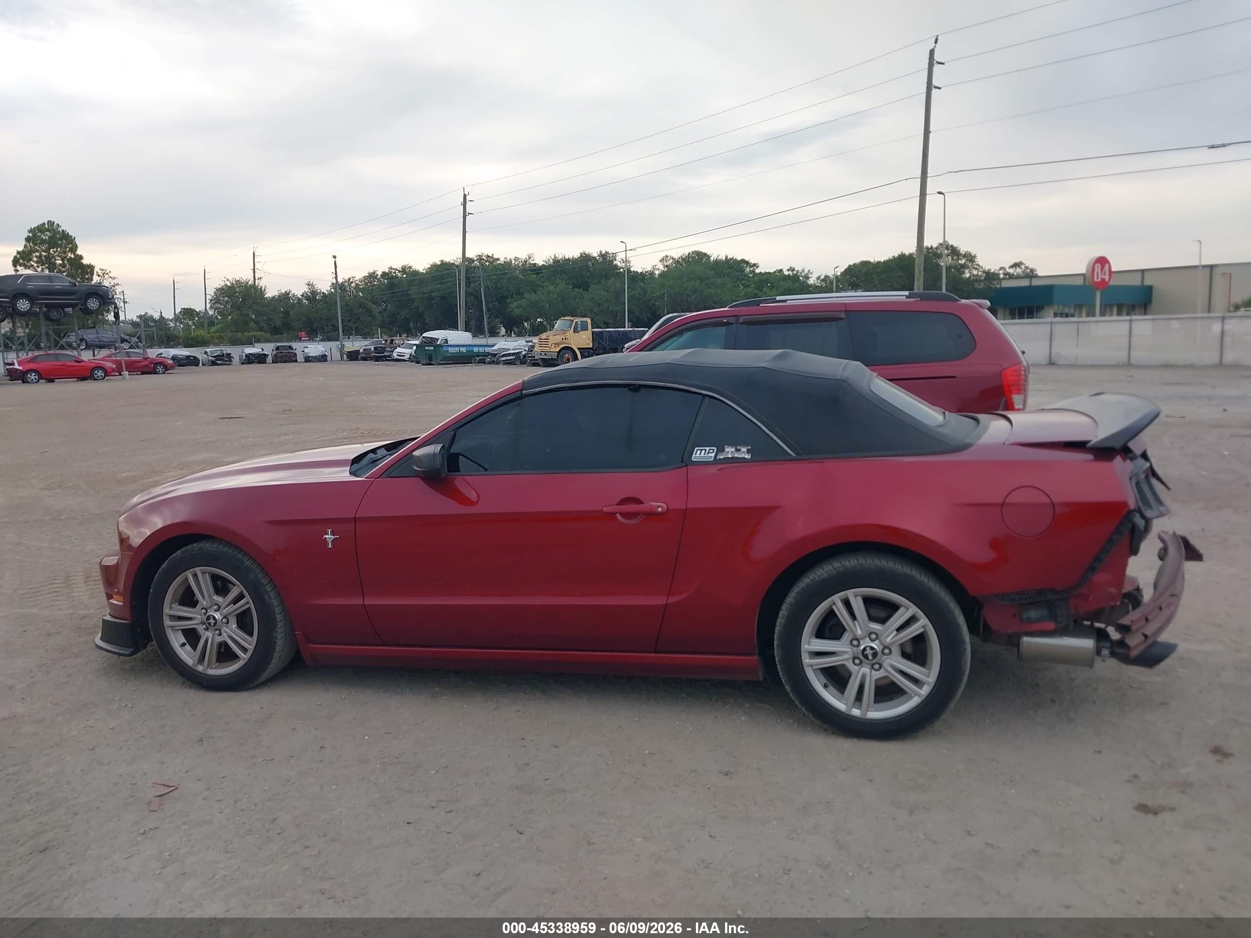 2014 Ford Mustang V6 Maroon vin: 1ZVBP8EM4E5229562