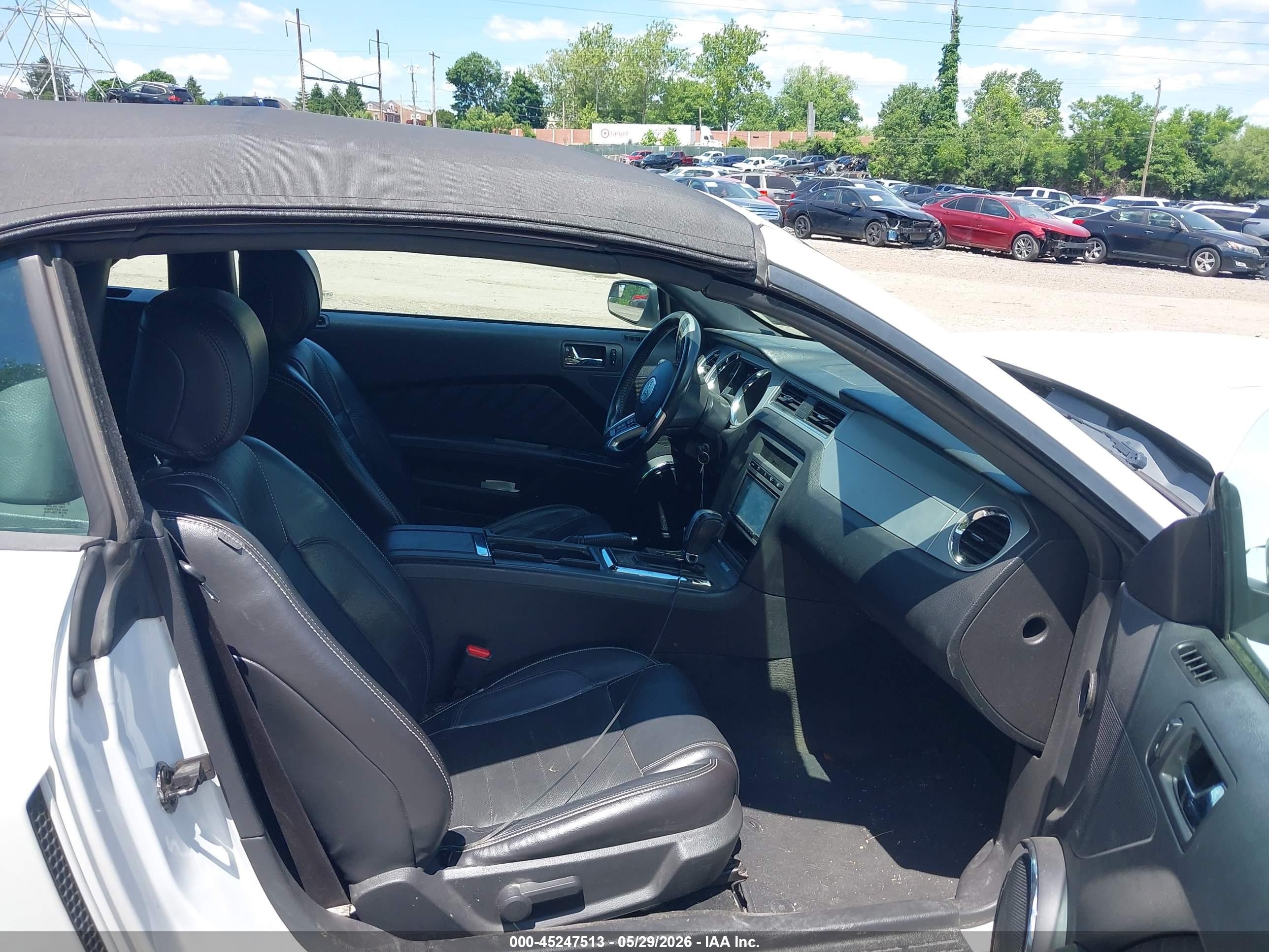 2014 Ford Mustang V6 Premium White vin: 1ZVBP8EM4E5263422