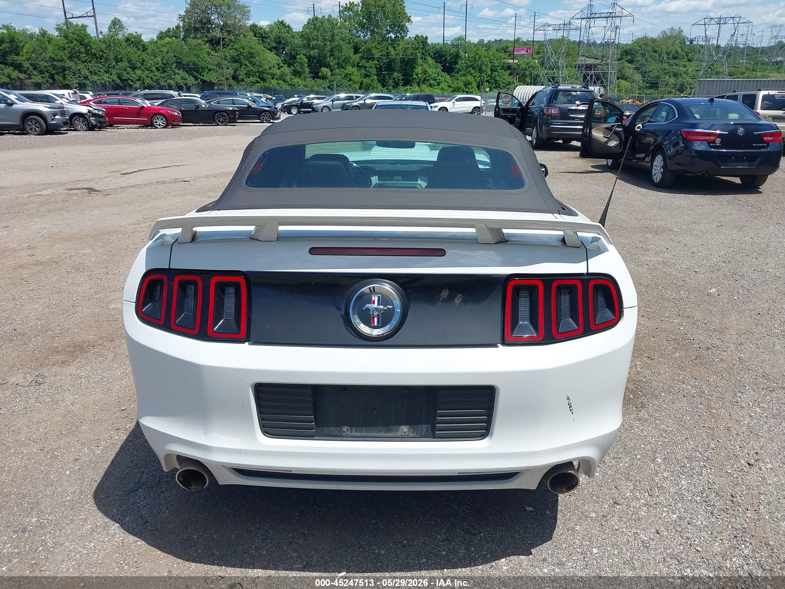 2014 Ford Mustang V6 Premium White vin: 1ZVBP8EM4E5263422